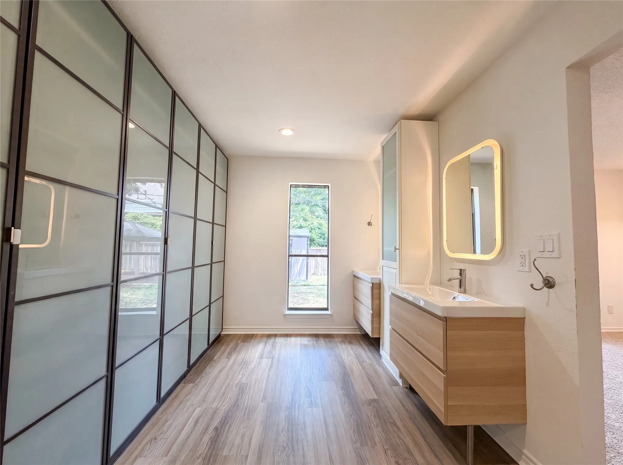 Single Family Residence For Sale in Tarrant County , 5719 Stage Line Drive, Arlington, Texas 76017, 3 Bedroom, 2 Bathroom, 2 Garage spaces, 1,604 Sqft, built in 1978, mls#21293268, Real Estate Agent in Arlington, Homes For Sale in Tarrant county, Homes For Sale in Arlington, Realtor in Arlington Texas, Real Estate Brokerage Independent Realty Texas, Luminita Cordes Realtor