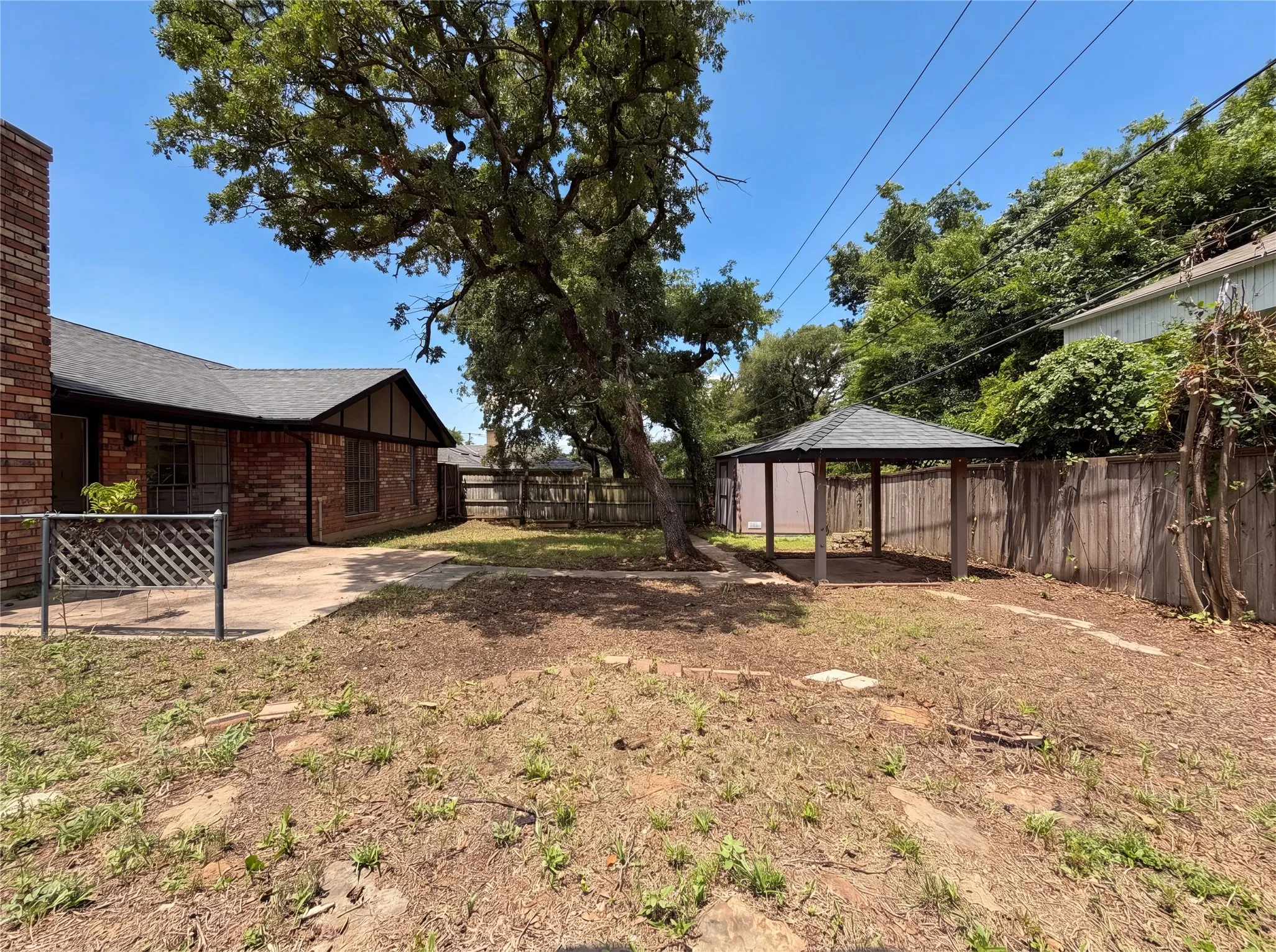 Single Family Residence For Sale in Tarrant County , 5719 Stage Line Drive, Arlington, Texas 76017, 3 Bedroom, 2 Bathroom, 2 Garage spaces, 1,604 Sqft, built in 1978, mls#21293268, Real Estate Agent in Arlington, Homes For Sale in Tarrant county, Homes For Sale in Arlington, Realtor in Arlington Texas, Real Estate Brokerage Independent Realty Texas, Luminita Cordes Realtor