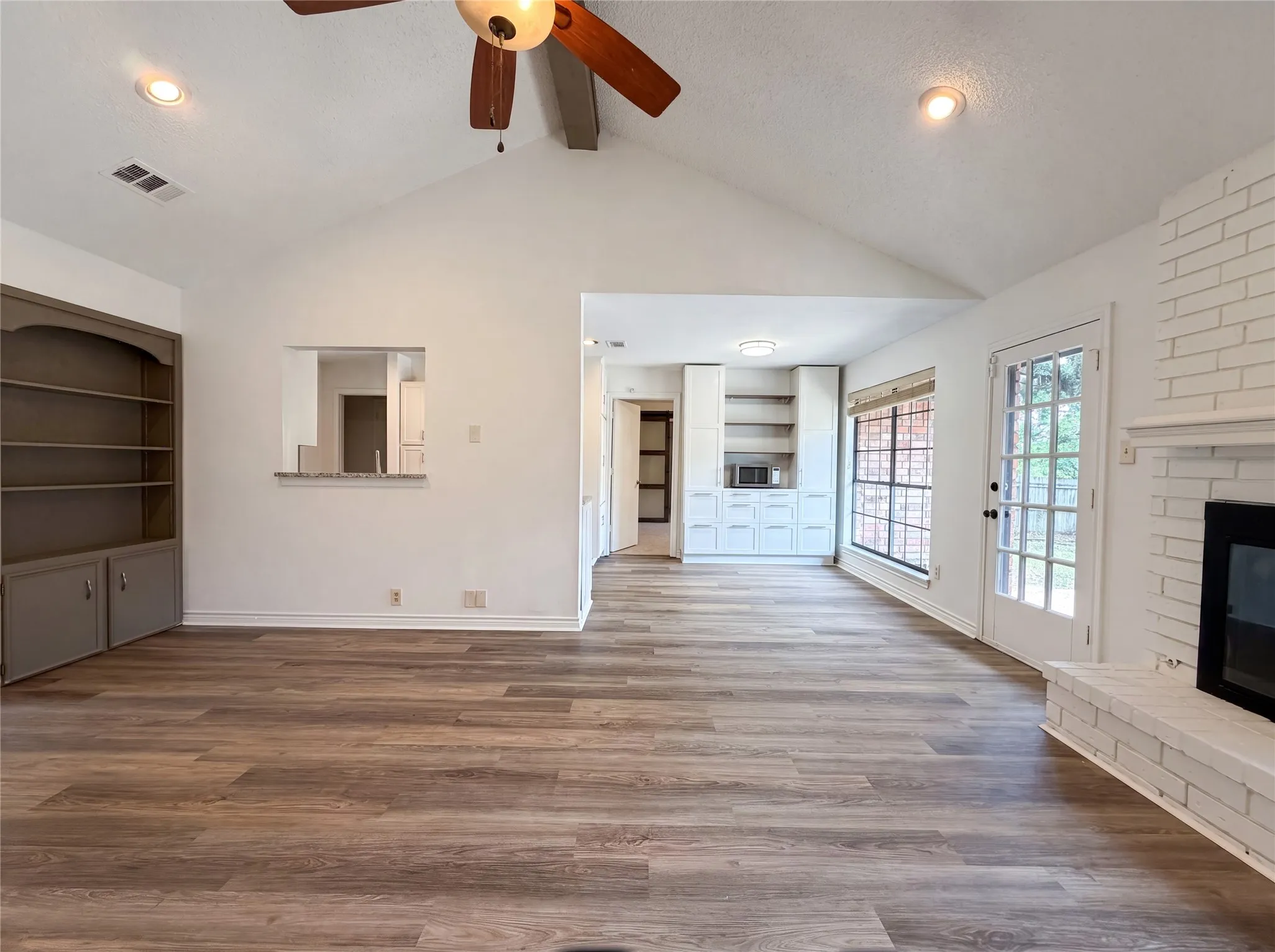Single Family Residence For Sale in Tarrant County , 5719 Stage Line Drive, Arlington, Texas 76017, 3 Bedroom, 2 Bathroom, 2 Garage spaces, 1,604 Sqft, built in 1978, mls#21293268, Real Estate Agent in Arlington, Homes For Sale in Tarrant county, Homes For Sale in Arlington, Realtor in Arlington Texas, Real Estate Brokerage Independent Realty Texas, Luminita Cordes Realtor