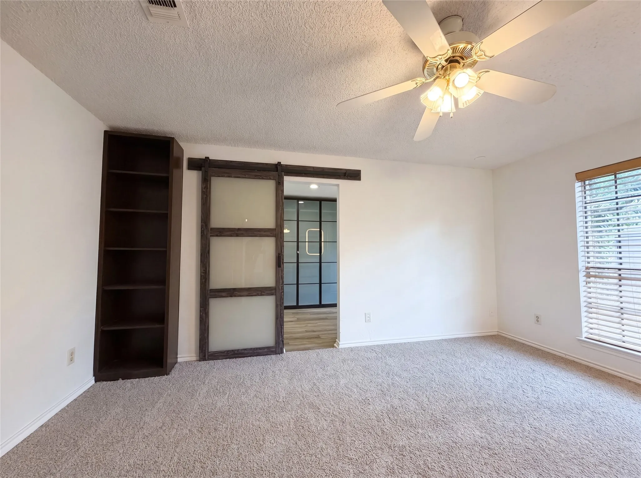 Single Family Residence For Sale in Tarrant County , 5719 Stage Line Drive, Arlington, Texas 76017, 3 Bedroom, 2 Bathroom, 2 Garage spaces, 1,604 Sqft, built in 1978, mls#21293268, Real Estate Agent in Arlington, Homes For Sale in Tarrant county, Homes For Sale in Arlington, Realtor in Arlington Texas, Real Estate Brokerage Independent Realty Texas, Luminita Cordes Realtor