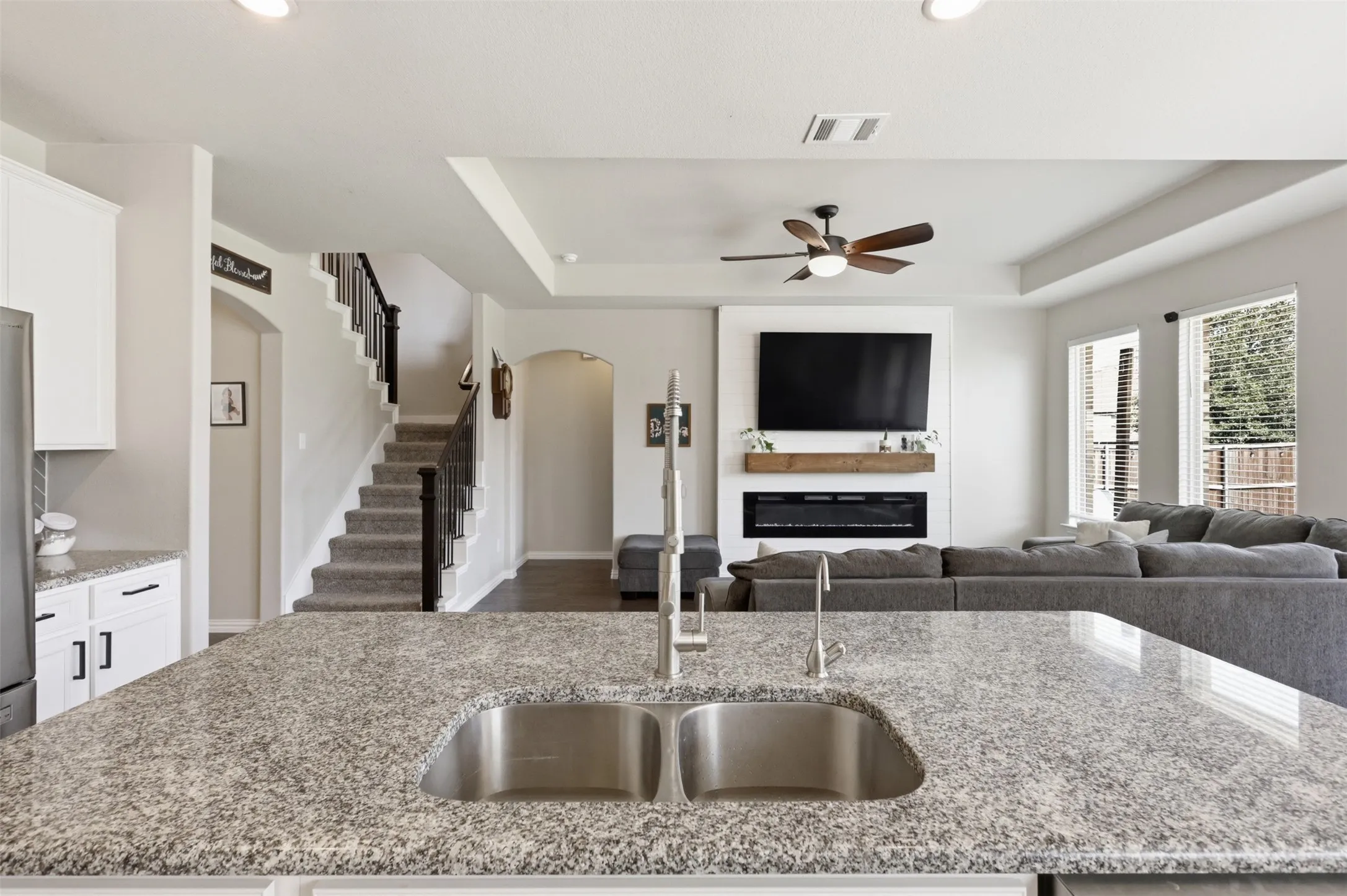Single Family Residence For Sale in Denton County , 6127 Heron Drive, Celina, Texas 76227, 5 Bedroom, 3 Bathroom, 2 Garage spaces, 2,397 Sqft, built in 2019, mls#21293274, Real Estate Agent in Celina, Homes For Sale in Denton county, Homes For Sale in Celina, Realtor in Celina Texas, Real Estate Brokerage Independent Realty Texas, Luminita Cordes Realtor