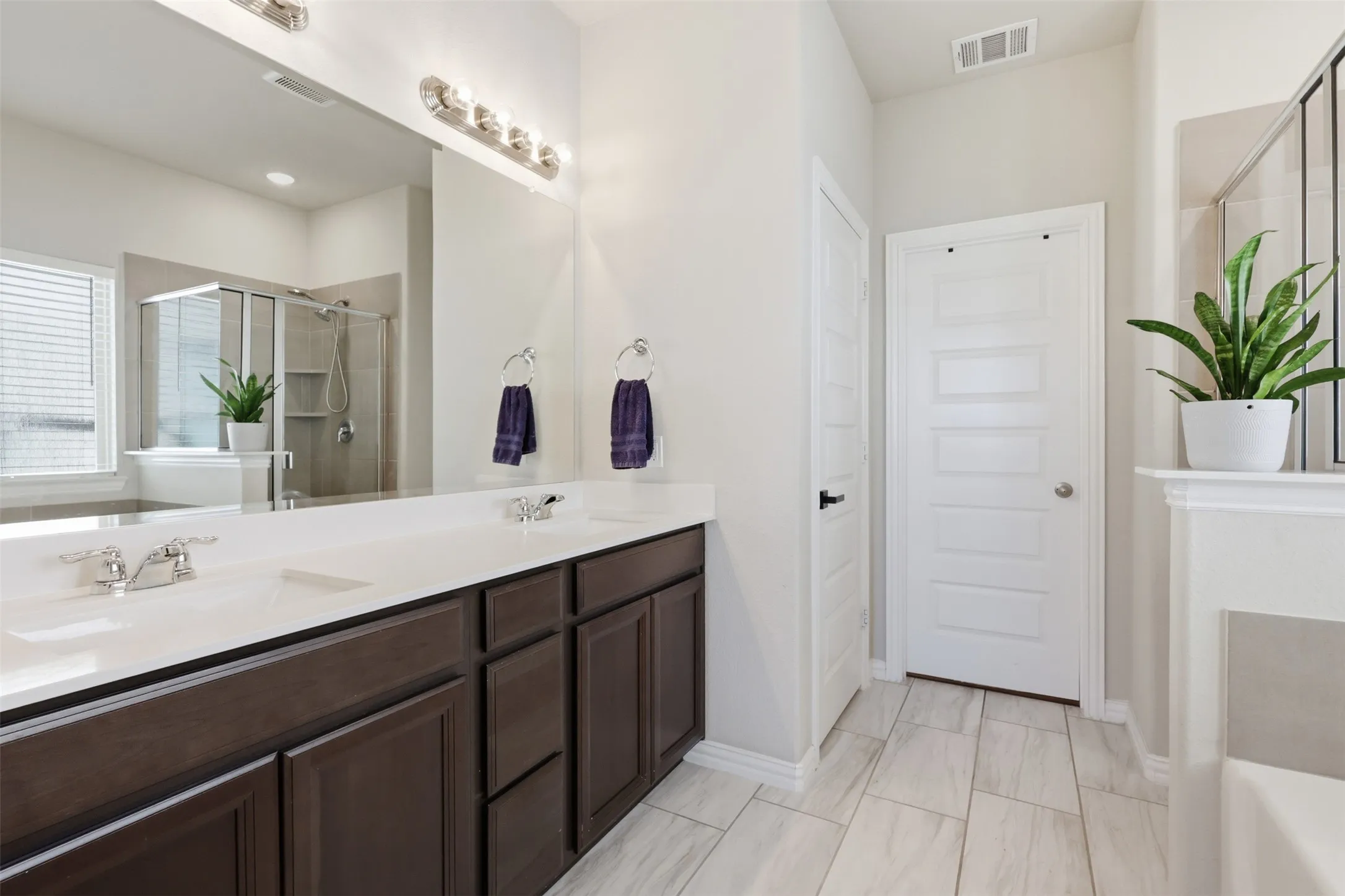 Single Family Residence For Sale in Denton County , 6127 Heron Drive, Celina, Texas 76227, 5 Bedroom, 3 Bathroom, 2 Garage spaces, 2,397 Sqft, built in 2019, mls#21293274, Real Estate Agent in Celina, Homes For Sale in Denton county, Homes For Sale in Celina, Realtor in Celina Texas, Real Estate Brokerage Independent Realty Texas, Luminita Cordes Realtor