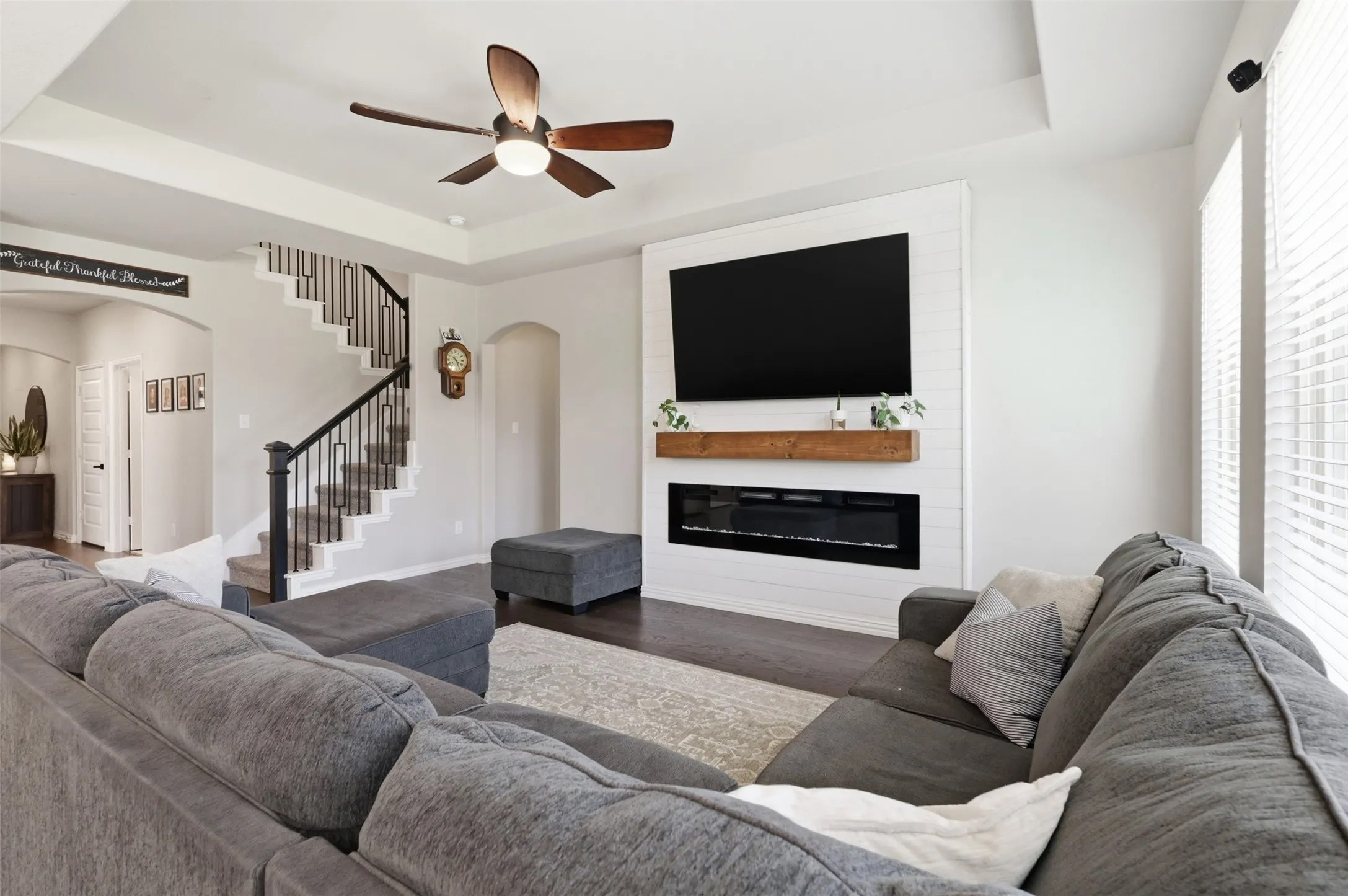 Single Family Residence For Sale in Denton County , 6127 Heron Drive, Celina, Texas 76227, 5 Bedroom, 3 Bathroom, 2 Garage spaces, 2,397 Sqft, built in 2019, mls#21293274, Real Estate Agent in Celina, Homes For Sale in Denton county, Homes For Sale in Celina, Realtor in Celina Texas, Real Estate Brokerage Independent Realty Texas, Luminita Cordes Realtor