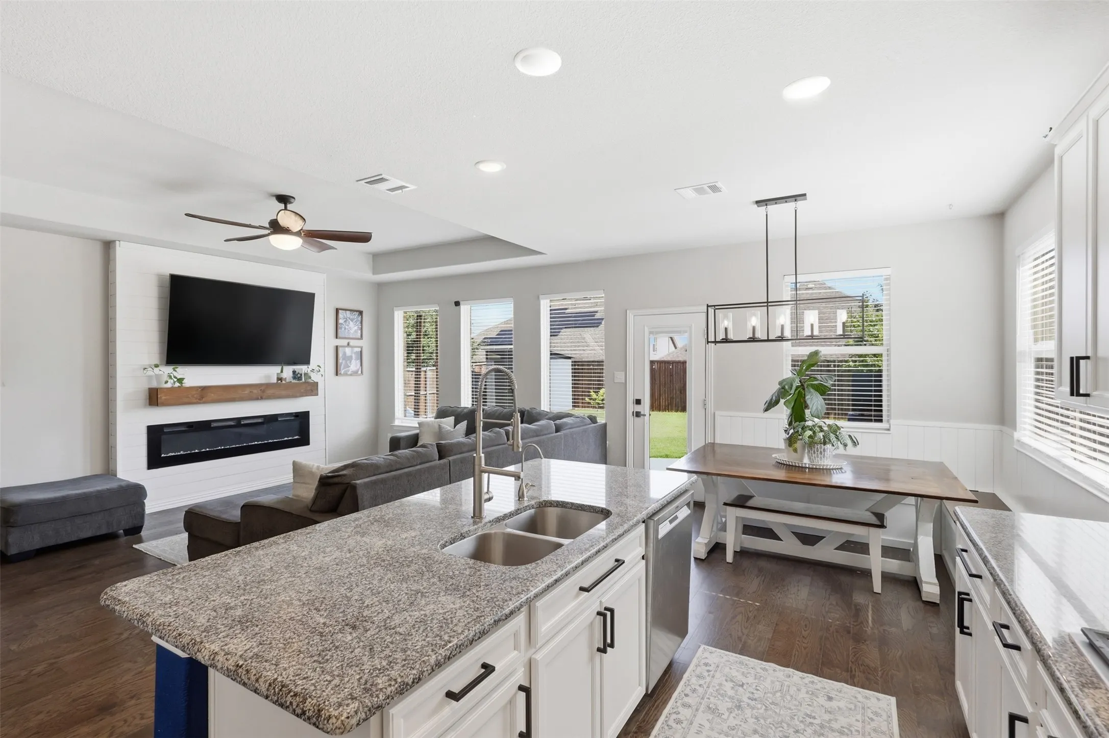 Single Family Residence For Sale in Denton County , 6127 Heron Drive, Celina, Texas 76227, 5 Bedroom, 3 Bathroom, 2 Garage spaces, 2,397 Sqft, built in 2019, mls#21293274, Real Estate Agent in Celina, Homes For Sale in Denton county, Homes For Sale in Celina, Realtor in Celina Texas, Real Estate Brokerage Independent Realty Texas, Luminita Cordes Realtor