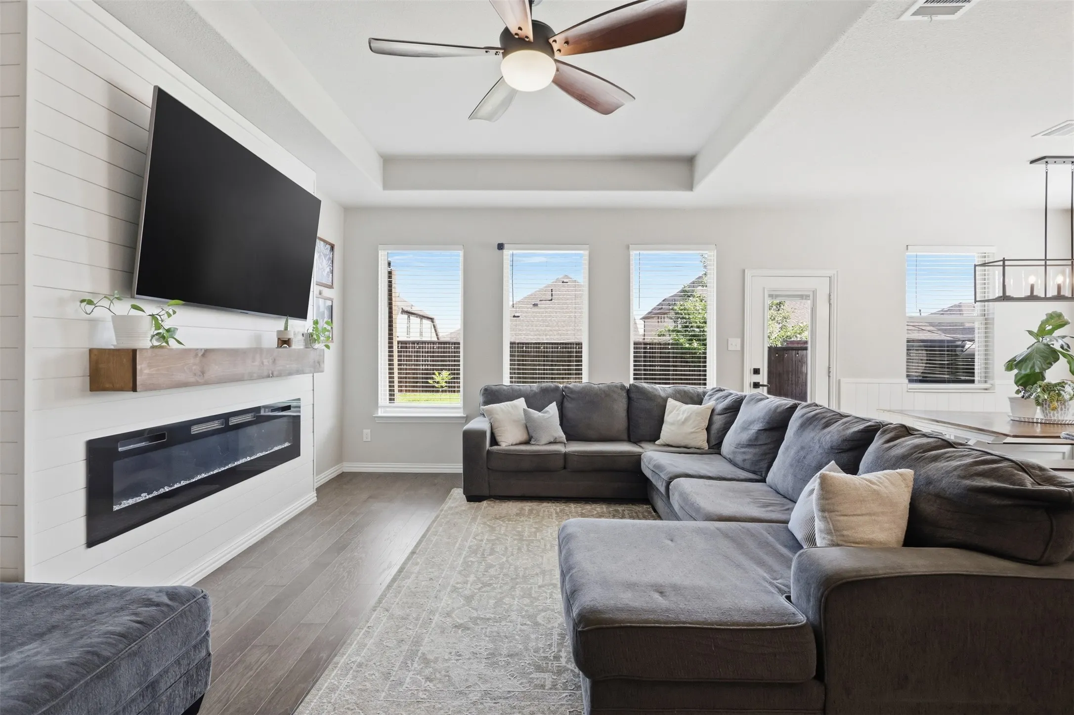 Single Family Residence For Sale in Denton County , 6127 Heron Drive, Celina, Texas 76227, 5 Bedroom, 3 Bathroom, 2 Garage spaces, 2,397 Sqft, built in 2019, mls#21293274, Real Estate Agent in Celina, Homes For Sale in Denton county, Homes For Sale in Celina, Realtor in Celina Texas, Real Estate Brokerage Independent Realty Texas, Luminita Cordes Realtor