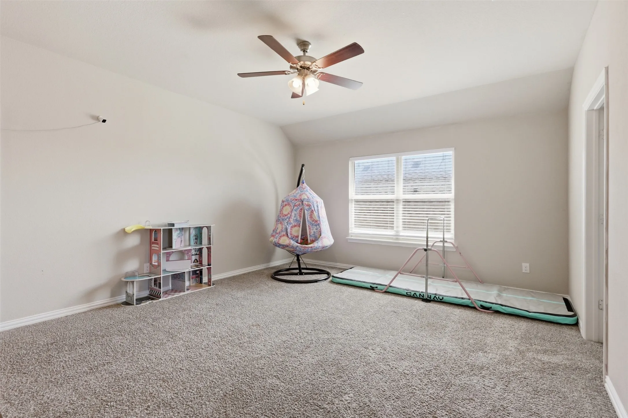 Single Family Residence For Sale in Denton County , 6127 Heron Drive, Celina, Texas 76227, 5 Bedroom, 3 Bathroom, 2 Garage spaces, 2,397 Sqft, built in 2019, mls#21293274, Real Estate Agent in Celina, Homes For Sale in Denton county, Homes For Sale in Celina, Realtor in Celina Texas, Real Estate Brokerage Independent Realty Texas, Luminita Cordes Realtor