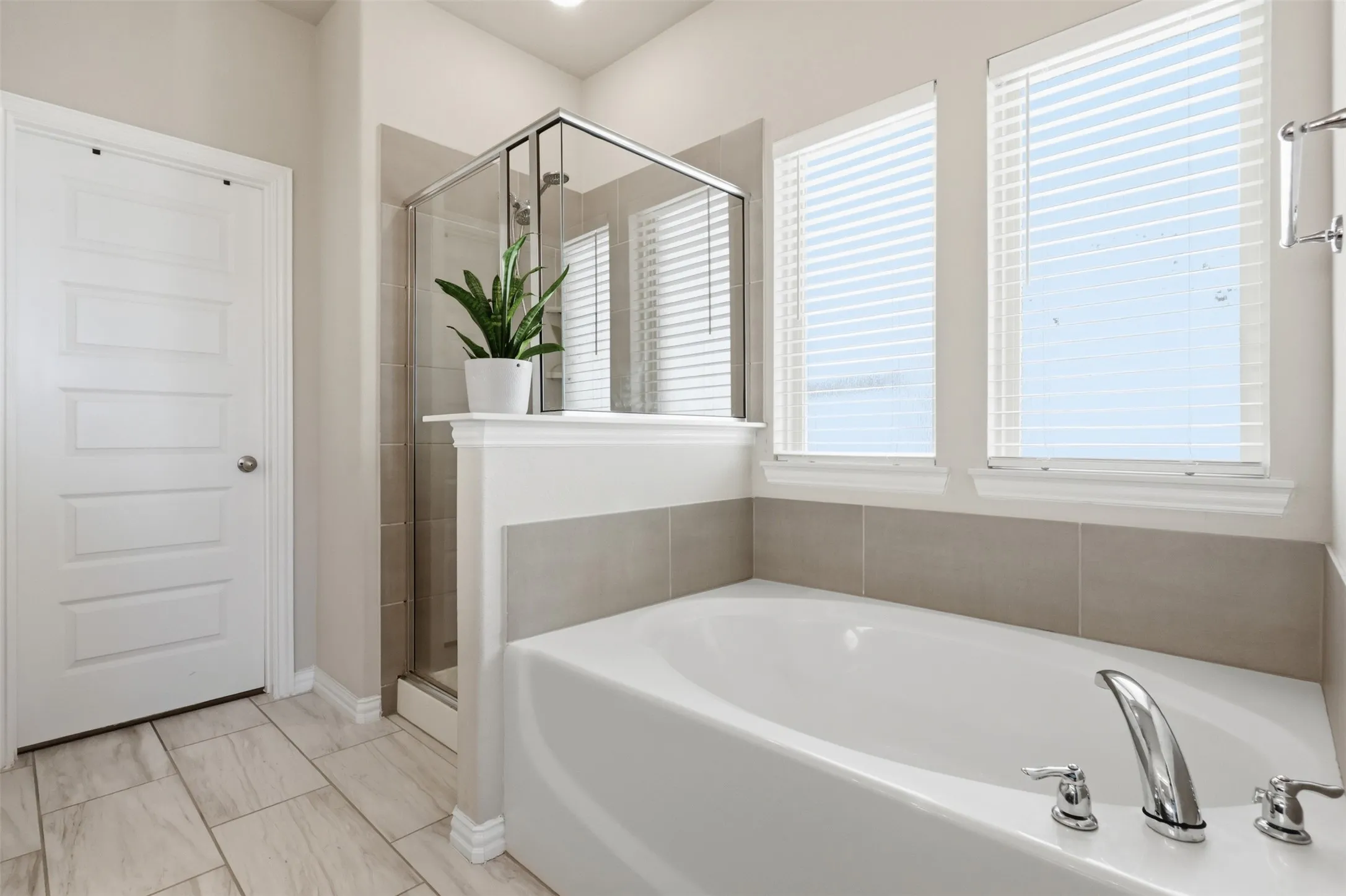 Single Family Residence For Sale in Denton County , 6127 Heron Drive, Celina, Texas 76227, 5 Bedroom, 3 Bathroom, 2 Garage spaces, 2,397 Sqft, built in 2019, mls#21293274, Real Estate Agent in Celina, Homes For Sale in Denton county, Homes For Sale in Celina, Realtor in Celina Texas, Real Estate Brokerage Independent Realty Texas, Luminita Cordes Realtor