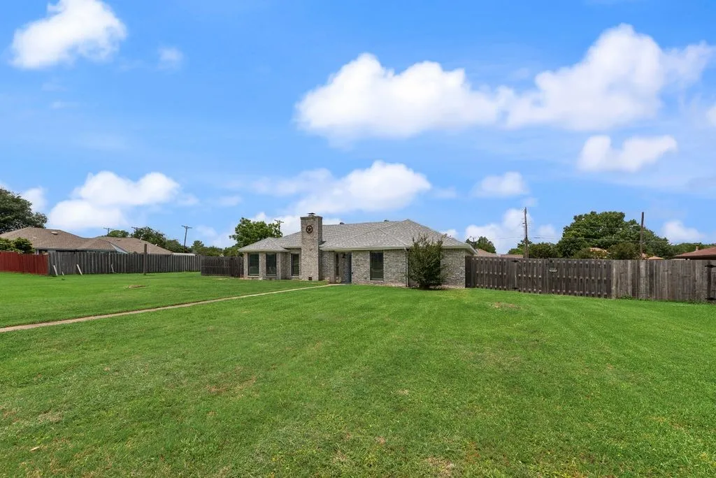 Single Family Residence For Sale in Dallas County , 3517 Sachse Road, Sachse, Texas 75048, 3 Bedroom, 3 Bathroom, 2 Garage spaces, 1,951 Sqft, built in 1984, mls#21283075, Real Estate Agent in Sachse, Homes For Sale in Dallas county, Homes For Sale in Sachse, Realtor in Sachse Texas, Real Estate Brokerage Independent Realty Texas, Luminita Cordes Realtor