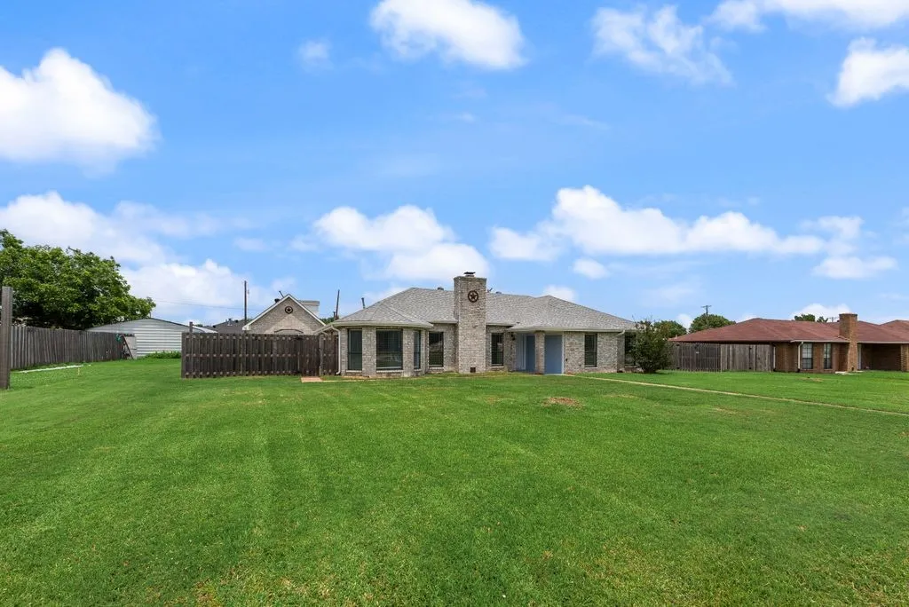 Single Family Residence For Sale in Dallas County , 3517 Sachse Road, Sachse, Texas 75048, 3 Bedroom, 3 Bathroom, 2 Garage spaces, 1,951 Sqft, built in 1984, mls#21283075, Real Estate Agent in Sachse, Homes For Sale in Dallas county, Homes For Sale in Sachse, Realtor in Sachse Texas, Real Estate Brokerage Independent Realty Texas, Luminita Cordes Realtor