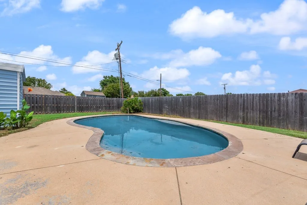 Single Family Residence For Sale in Dallas County , 3517 Sachse Road, Sachse, Texas 75048, 3 Bedroom, 3 Bathroom, 2 Garage spaces, 1,951 Sqft, built in 1984, mls#21283075, Real Estate Agent in Sachse, Homes For Sale in Dallas county, Homes For Sale in Sachse, Realtor in Sachse Texas, Real Estate Brokerage Independent Realty Texas, Luminita Cordes Realtor