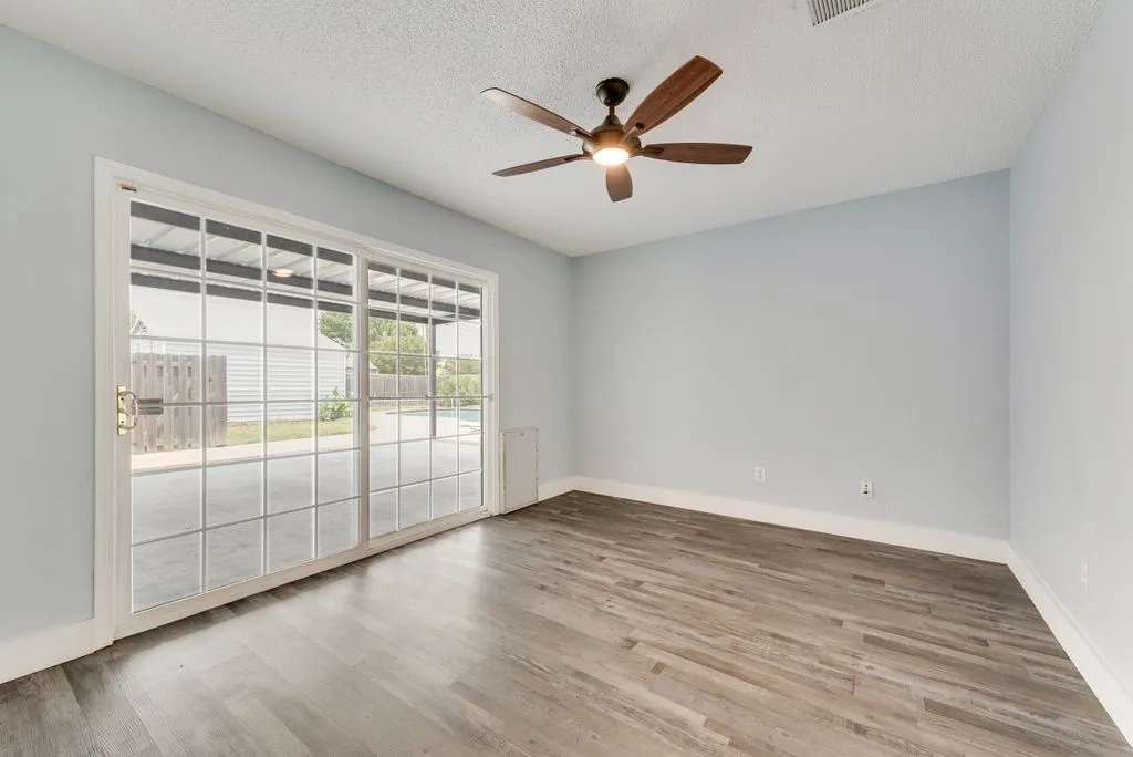 Single Family Residence For Sale in Dallas County , 3517 Sachse Road, Sachse, Texas 75048, 3 Bedroom, 3 Bathroom, 2 Garage spaces, 1,951 Sqft, built in 1984, mls#21283075, Real Estate Agent in Sachse, Homes For Sale in Dallas county, Homes For Sale in Sachse, Realtor in Sachse Texas, Real Estate Brokerage Independent Realty Texas, Luminita Cordes Realtor
