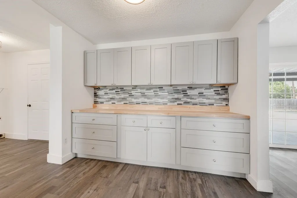 Single Family Residence For Sale in Dallas County , 3517 Sachse Road, Sachse, Texas 75048, 3 Bedroom, 3 Bathroom, 2 Garage spaces, 1,951 Sqft, built in 1984, mls#21283075, Real Estate Agent in Sachse, Homes For Sale in Dallas county, Homes For Sale in Sachse, Realtor in Sachse Texas, Real Estate Brokerage Independent Realty Texas, Luminita Cordes Realtor