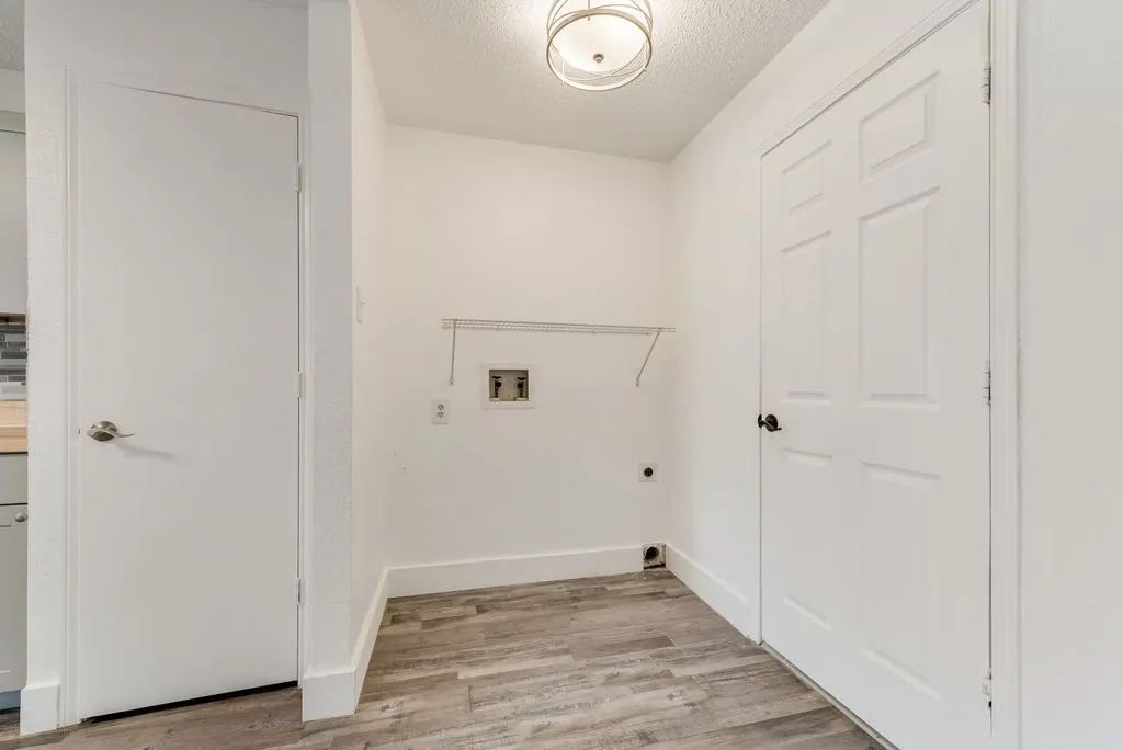 Single Family Residence For Sale in Dallas County , 3517 Sachse Road, Sachse, Texas 75048, 3 Bedroom, 3 Bathroom, 2 Garage spaces, 1,951 Sqft, built in 1984, mls#21283075, Real Estate Agent in Sachse, Homes For Sale in Dallas county, Homes For Sale in Sachse, Realtor in Sachse Texas, Real Estate Brokerage Independent Realty Texas, Luminita Cordes Realtor