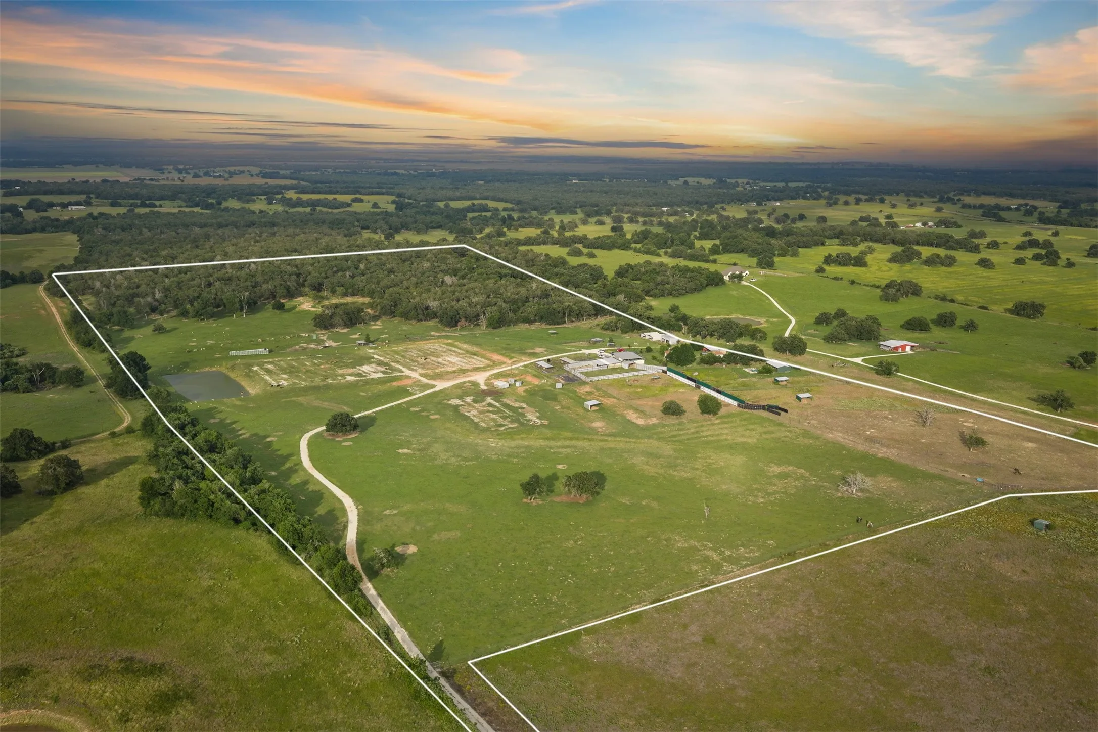 Farm For Sale in Milam County , 132 County Road 267, Cameron, Texas 76520, 4 Bedroom, 3 Bathroom, Garage spaces, 1,754 Sqft, built in 1990, mls#21291441, Real Estate Agent in Cameron, Homes For Sale in Milam county, Homes For Sale in Cameron, Realtor in Cameron Texas, Real Estate Brokerage Independent Realty Texas, Luminita Cordes Realtor