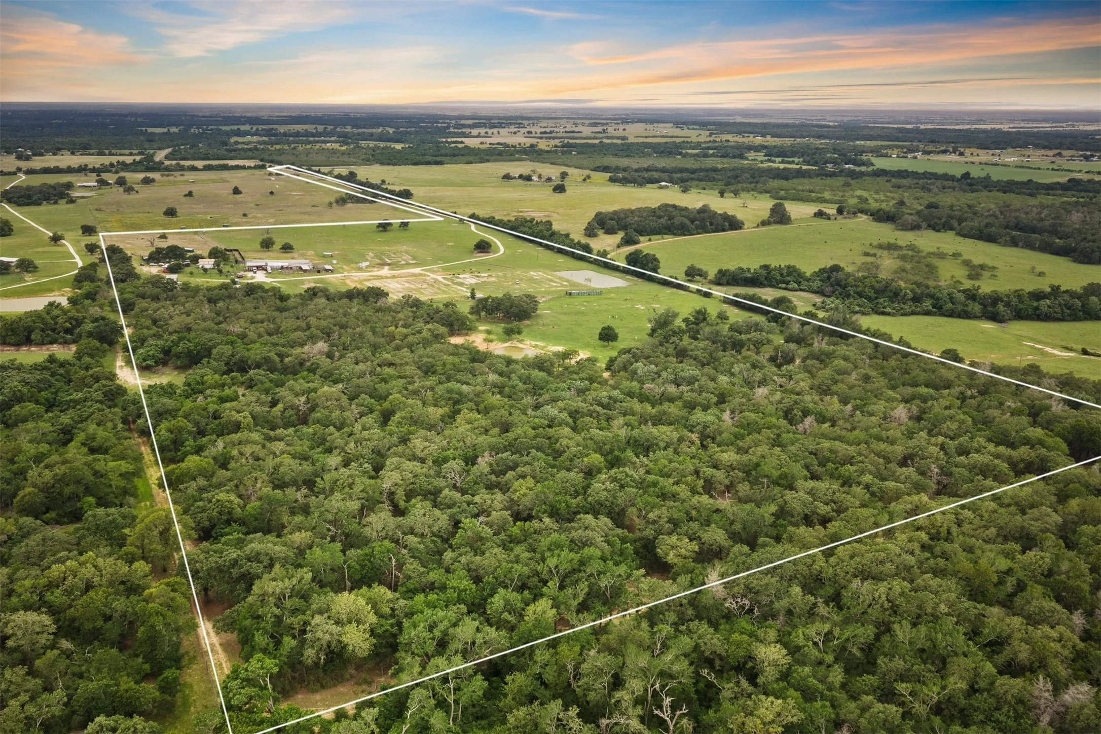 Farm For Sale in Milam County , 132 County Road 267, Cameron, Texas 76520, 4 Bedroom, 3 Bathroom, Garage spaces, 1,754 Sqft, built in 1990, mls#21291441, Real Estate Agent in Cameron, Homes For Sale in Milam county, Homes For Sale in Cameron, Realtor in Cameron Texas, Real Estate Brokerage Independent Realty Texas, Luminita Cordes Realtor