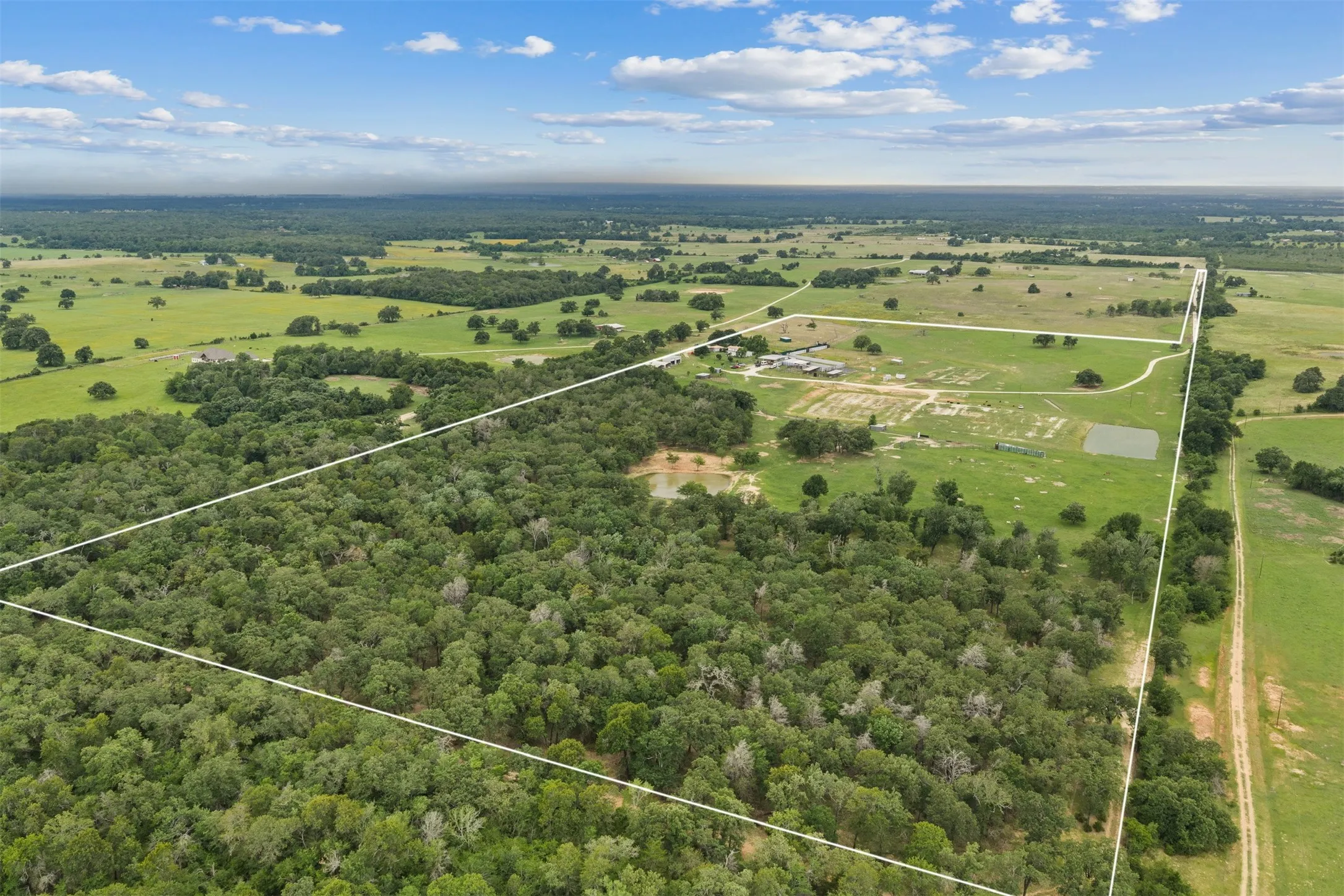 Farm For Sale in Milam County , 132 County Road 267, Cameron, Texas 76520, 4 Bedroom, 3 Bathroom, Garage spaces, 1,754 Sqft, built in 1990, mls#21291441, Real Estate Agent in Cameron, Homes For Sale in Milam county, Homes For Sale in Cameron, Realtor in Cameron Texas, Real Estate Brokerage Independent Realty Texas, Luminita Cordes Realtor