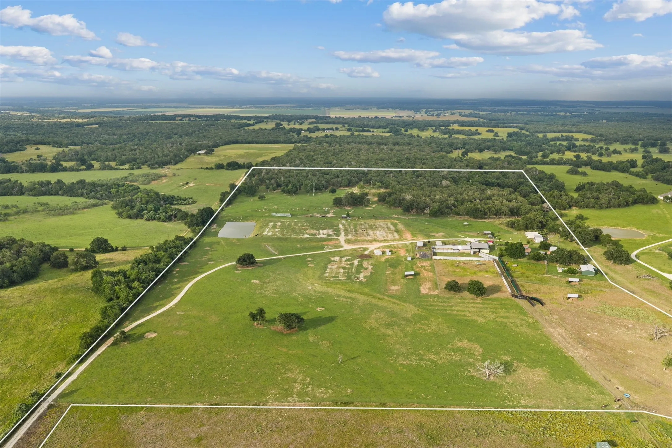 Farm For Sale in Milam County , 132 County Road 267, Cameron, Texas 76520, 4 Bedroom, 3 Bathroom, Garage spaces, 1,754 Sqft, built in 1990, mls#21291441, Real Estate Agent in Cameron, Homes For Sale in Milam county, Homes For Sale in Cameron, Realtor in Cameron Texas, Real Estate Brokerage Independent Realty Texas, Luminita Cordes Realtor