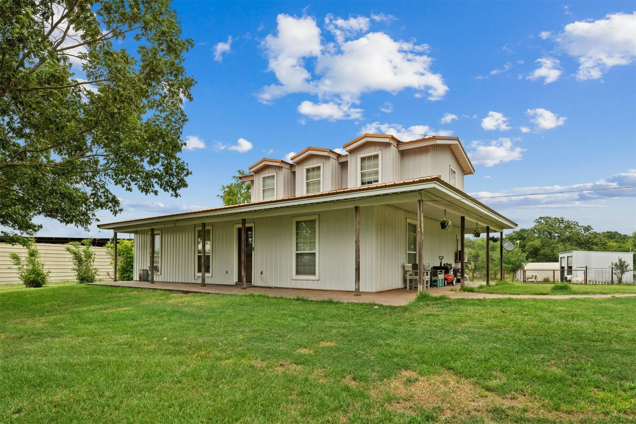 Farm For Sale in Milam County , 132 County Road 267, Cameron, Texas 76520, 4 Bedroom, 3 Bathroom, Garage spaces, 1,754 Sqft, built in 1990, mls#21291441, Real Estate Agent in Cameron, Homes For Sale in Milam county, Homes For Sale in Cameron, Realtor in Cameron Texas, Real Estate Brokerage Independent Realty Texas, Luminita Cordes Realtor