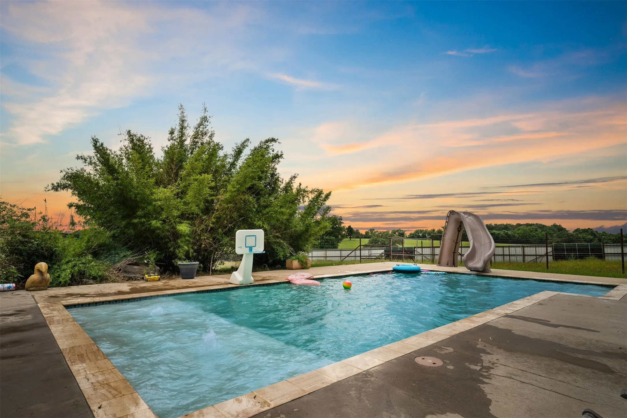 Farm For Sale in Milam County , 132 County Road 267, Cameron, Texas 76520, 4 Bedroom, 3 Bathroom, Garage spaces, 1,754 Sqft, built in 1990, mls#21291441, Real Estate Agent in Cameron, Homes For Sale in Milam county, Homes For Sale in Cameron, Realtor in Cameron Texas, Real Estate Brokerage Independent Realty Texas, Luminita Cordes Realtor