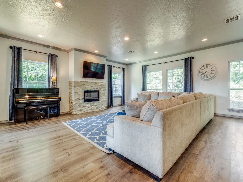 Single Family Residence For Sale in Cooke County , 203 Pueblo Drive, Lake Kiowa, Texas 76240, 4 Bedrooms, 4 Bathrooms, 3 Garage spaces, 3,345 Sqft, built in 2020, Price $674,000, mls#21291599, Real Estate Agent in Lake Kiowa, Homes For Sale in Cooke county, Homes For Sale in Lake Kiowa, Realtor in Lake Kiowa Texas, Real Estate Brokerage Independent Realty Texas, Luminita Cordes Realtor