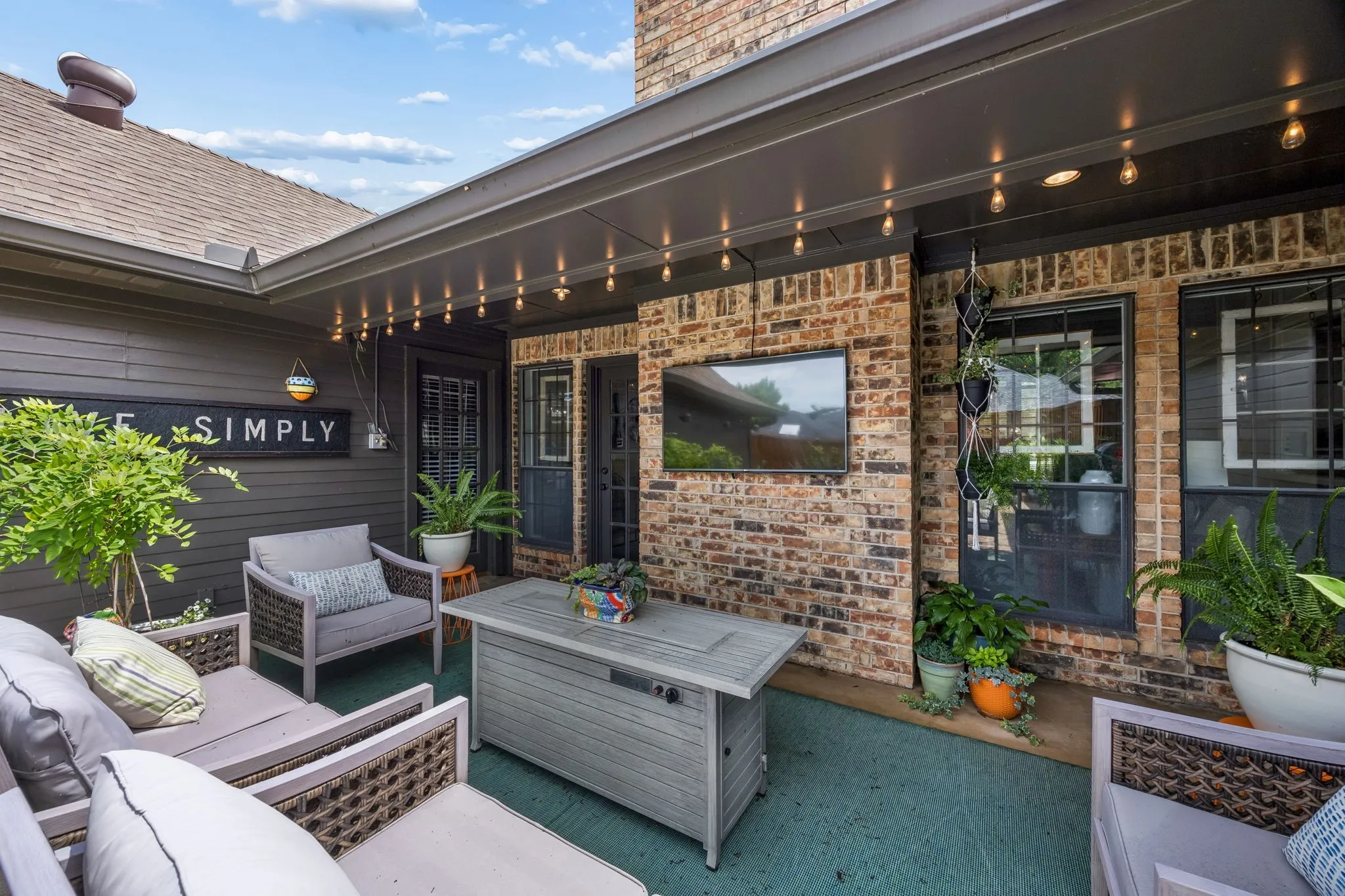 Single Family Residence For Sale in Collin County , 3517 Nova Trail, Plano, Texas 75023, 3 Bedroom, 2 Bathroom, 2 Garage spaces, 2,063 Sqft, built in 1984, mls#21292897, Real Estate Agent in Plano, Homes For Sale in Collin county, Homes For Sale in Plano, Realtor in Plano Texas, Real Estate Brokerage Independent Realty Texas, Luminita Cordes Realtor