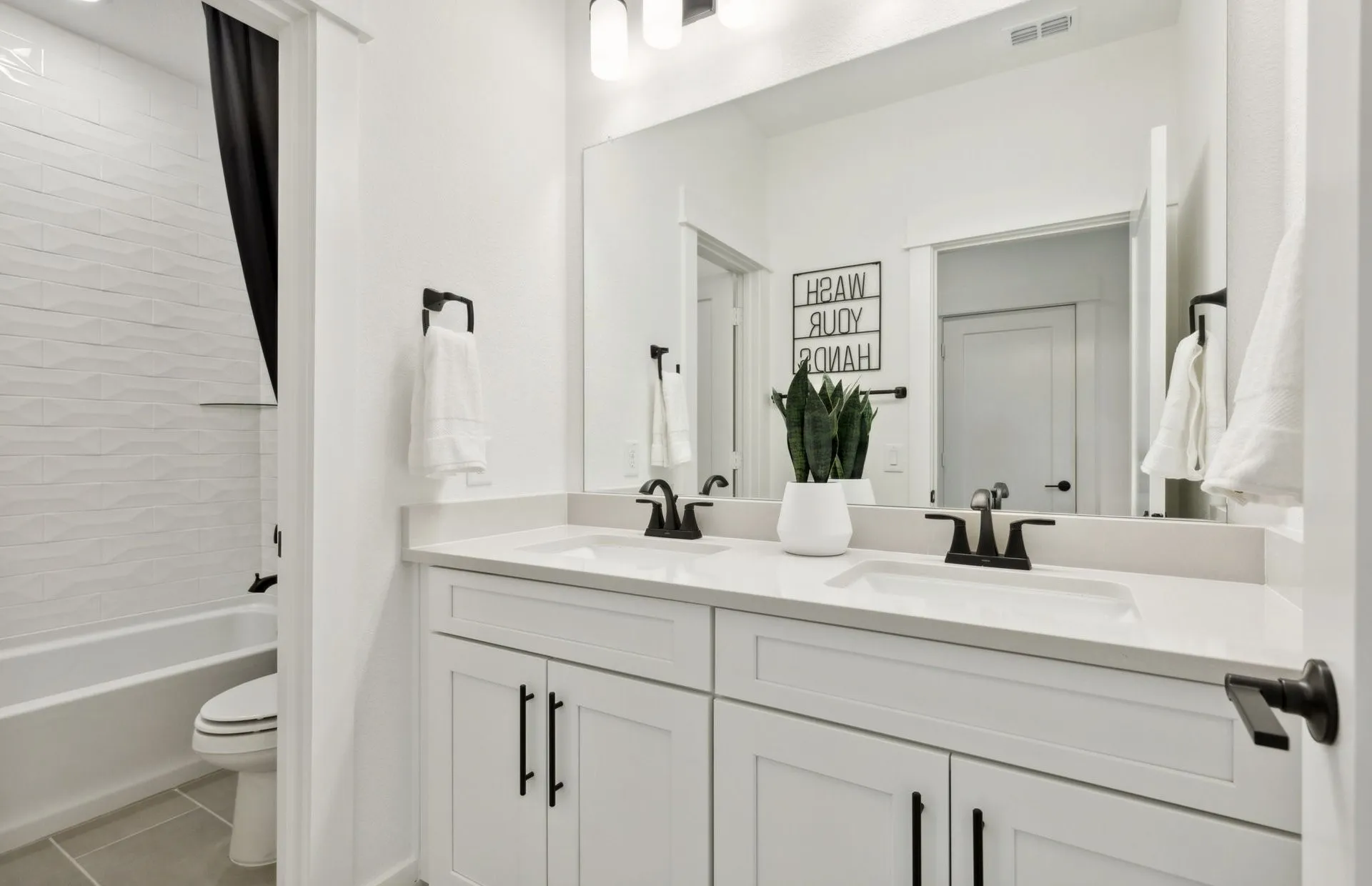 *Model Representation - Spacious secondary bathroom