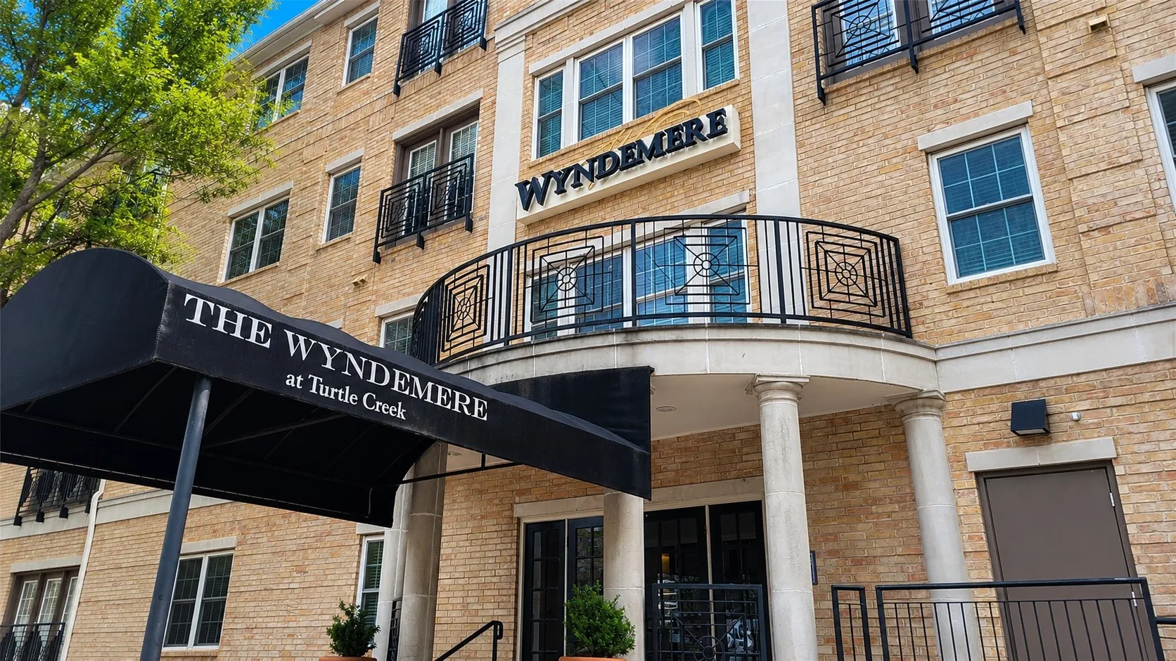 Condominium For Sale in Dallas County , 3400 Welborn Street 111, Dallas, Texas 75219, 1 Bedroom, 1 Bathroom, 1 Garage spaces, 890 Sqft, built in 1998, mls#21291189, Real Estate Agent in Dallas, Homes For Sale in Dallas county, Homes For Sale in Dallas, Realtor in Dallas Texas, Real Estate Brokerage Independent Realty Texas, Luminita Cordes Realtor
