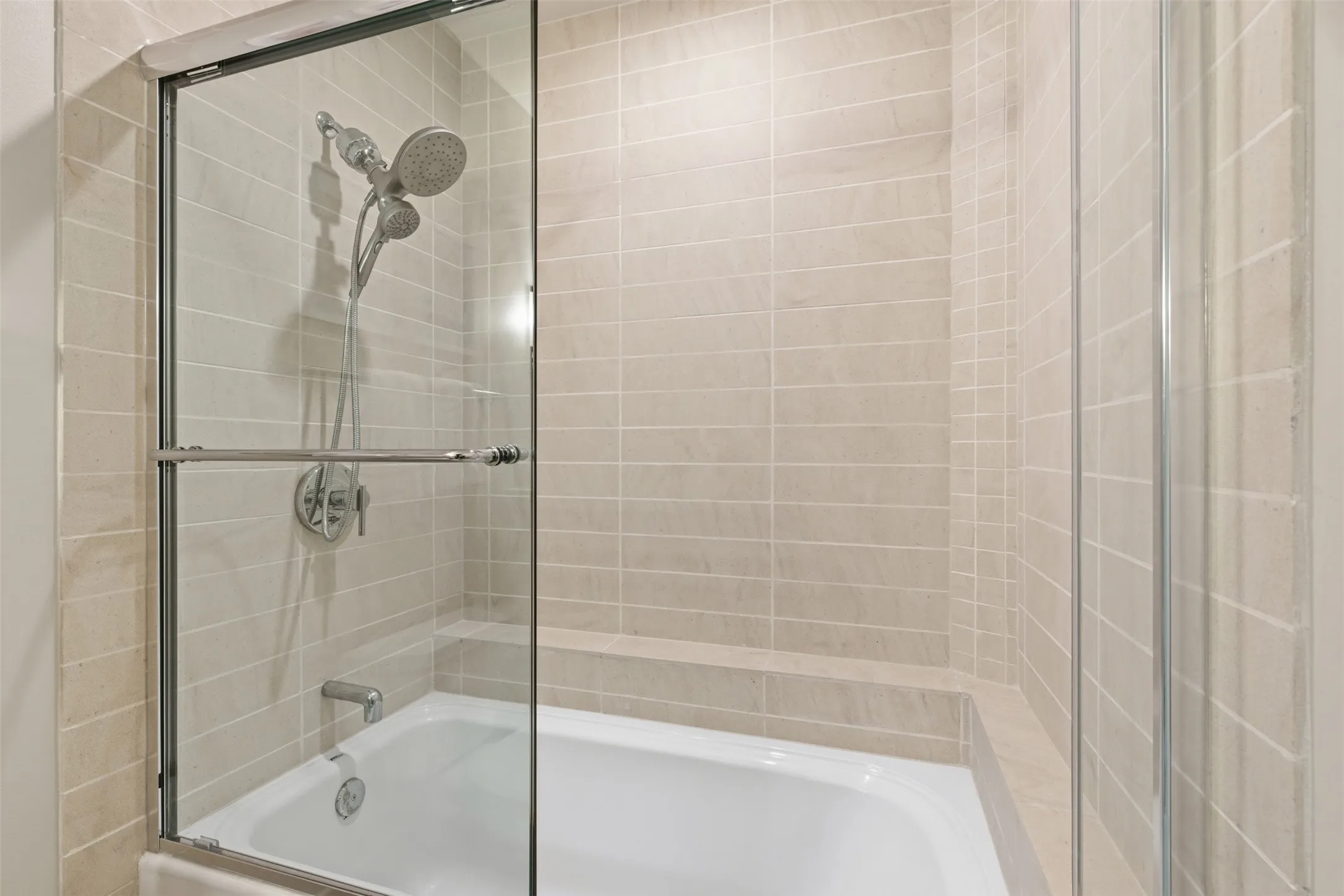 Condominium For Rent in Tarrant County , 2600 W 7th Street 2808, Fort Worth, Texas 76107, 2 Bedroom, 2 Bathroom, 2 Garage spaces, 1,263 Sqft, built in 1928, mls#21289218, Real Estate Agent in Fort Worth, Homes For Rent in Tarrant county, Homes For Rent in Fort Worth, Realtor in Fort Worth Texas, Real Estate Brokerage Independent Realty Texas, Luminita Cordes Realtor