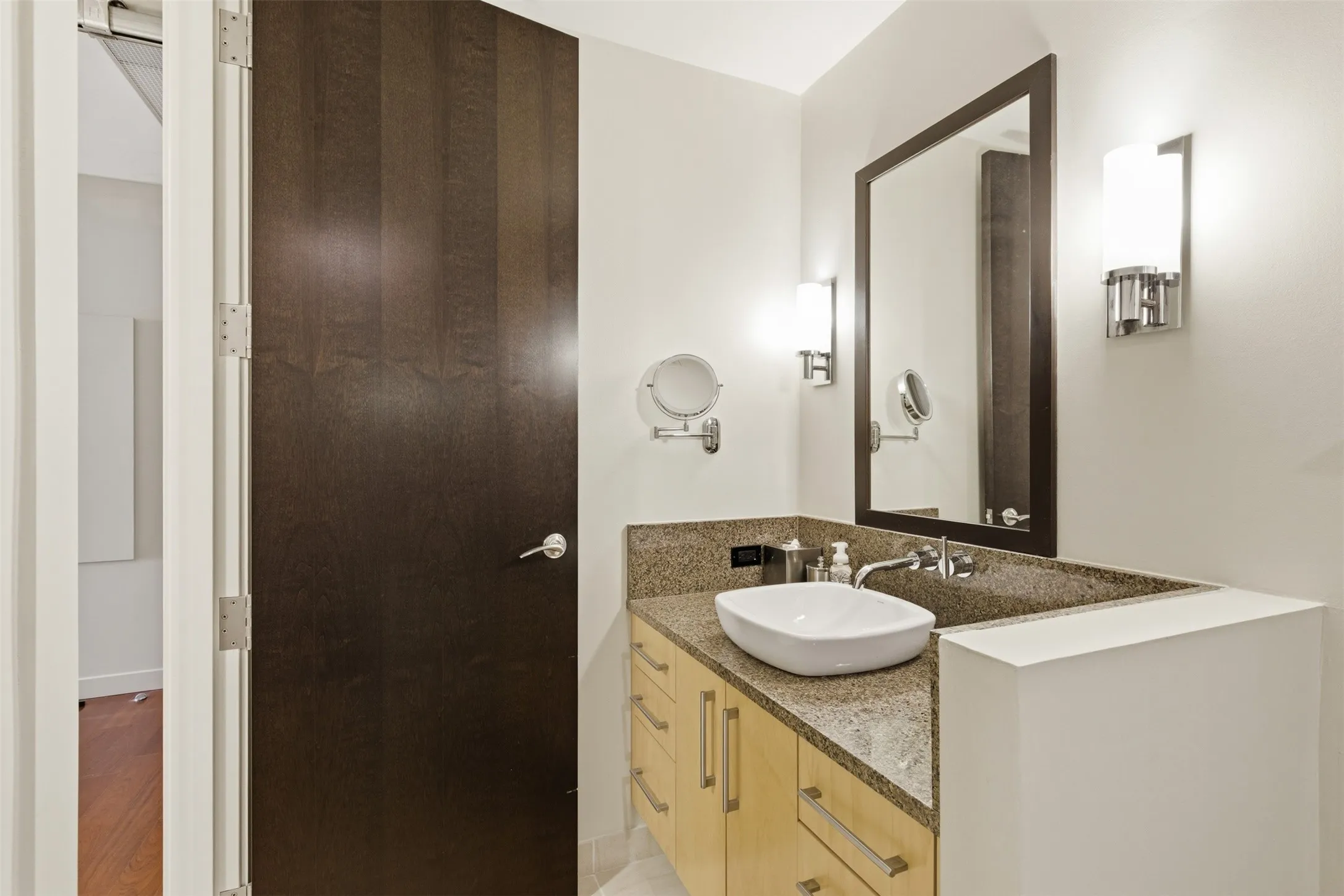 Condominium For Rent in Tarrant County , 2600 W 7th Street 2808, Fort Worth, Texas 76107, 2 Bedroom, 2 Bathroom, 2 Garage spaces, 1,263 Sqft, built in 1928, mls#21289218, Real Estate Agent in Fort Worth, Homes For Rent in Tarrant county, Homes For Rent in Fort Worth, Realtor in Fort Worth Texas, Real Estate Brokerage Independent Realty Texas, Luminita Cordes Realtor