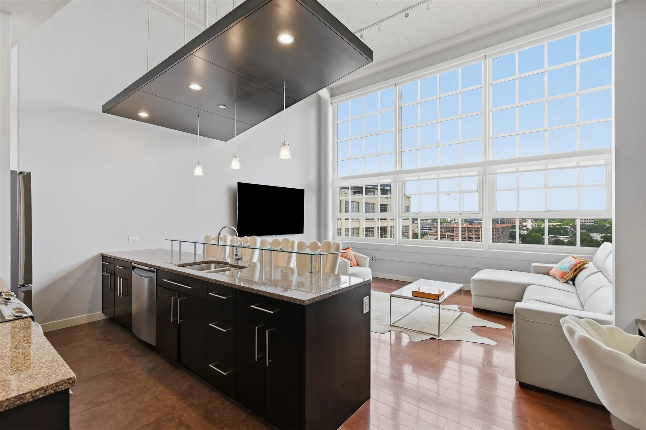 Condominium For Rent in Tarrant County , 2600 W 7th Street 2808, Fort Worth, Texas 76107, 2 Bedroom, 2 Bathroom, 2 Garage spaces, 1,263 Sqft, built in 1928, mls#21289218, Real Estate Agent in Fort Worth, Homes For Rent in Tarrant county, Homes For Rent in Fort Worth, Realtor in Fort Worth Texas, Real Estate Brokerage Independent Realty Texas, Luminita Cordes Realtor