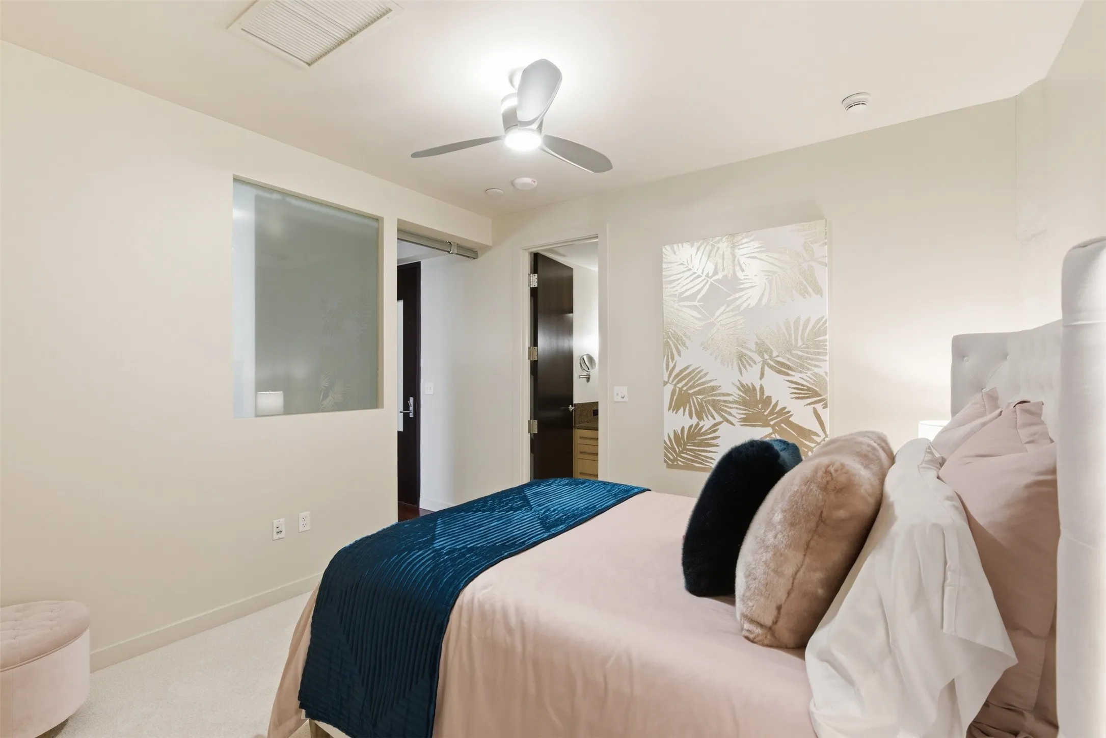 Condominium For Rent in Tarrant County , 2600 W 7th Street 2808, Fort Worth, Texas 76107, 2 Bedroom, 2 Bathroom, 2 Garage spaces, 1,263 Sqft, built in 1928, mls#21289218, Real Estate Agent in Fort Worth, Homes For Rent in Tarrant county, Homes For Rent in Fort Worth, Realtor in Fort Worth Texas, Real Estate Brokerage Independent Realty Texas, Luminita Cordes Realtor