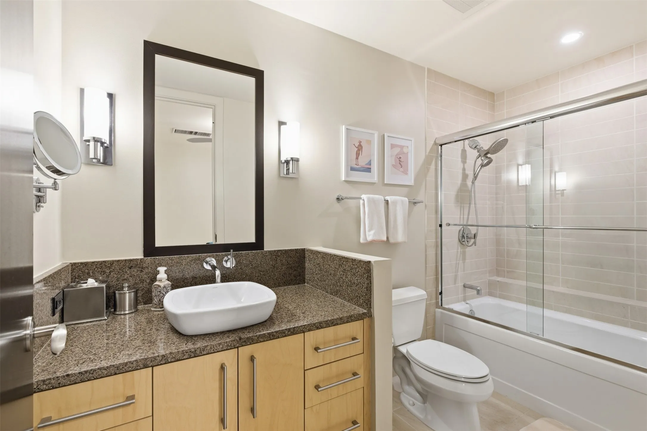 Condominium For Rent in Tarrant County , 2600 W 7th Street 2808, Fort Worth, Texas 76107, 2 Bedroom, 2 Bathroom, 2 Garage spaces, 1,263 Sqft, built in 1928, mls#21289218, Real Estate Agent in Fort Worth, Homes For Rent in Tarrant county, Homes For Rent in Fort Worth, Realtor in Fort Worth Texas, Real Estate Brokerage Independent Realty Texas, Luminita Cordes Realtor