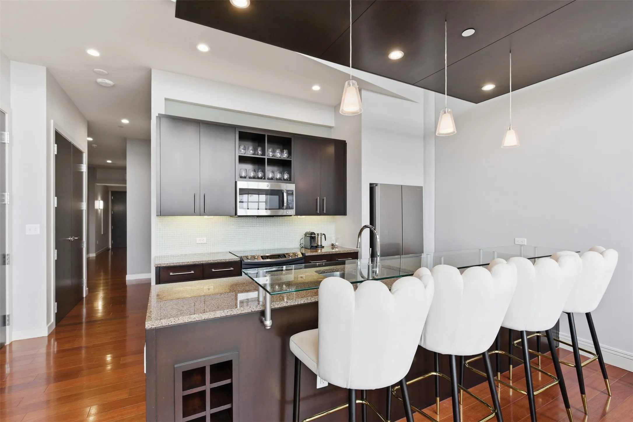 Condominium For Rent in Tarrant County , 2600 W 7th Street 2808, Fort Worth, Texas 76107, 2 Bedroom, 2 Bathroom, 2 Garage spaces, 1,263 Sqft, built in 1928, mls#21289218, Real Estate Agent in Fort Worth, Homes For Rent in Tarrant county, Homes For Rent in Fort Worth, Realtor in Fort Worth Texas, Real Estate Brokerage Independent Realty Texas, Luminita Cordes Realtor