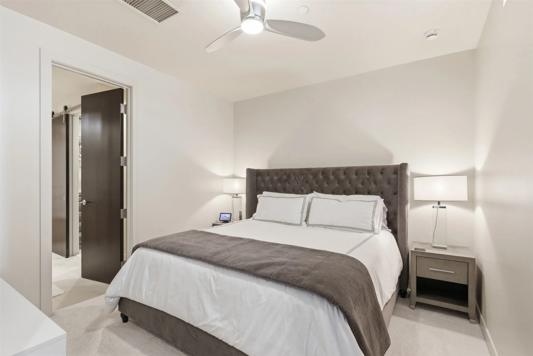 Condominium For Rent in Tarrant County , 2600 W 7th Street 2808, Fort Worth, Texas 76107, 2 Bedroom, 2 Bathroom, 2 Garage spaces, 1,263 Sqft, built in 1928, mls#21289218, Real Estate Agent in Fort Worth, Homes For Rent in Tarrant county, Homes For Rent in Fort Worth, Realtor in Fort Worth Texas, Real Estate Brokerage Independent Realty Texas, Luminita Cordes Realtor