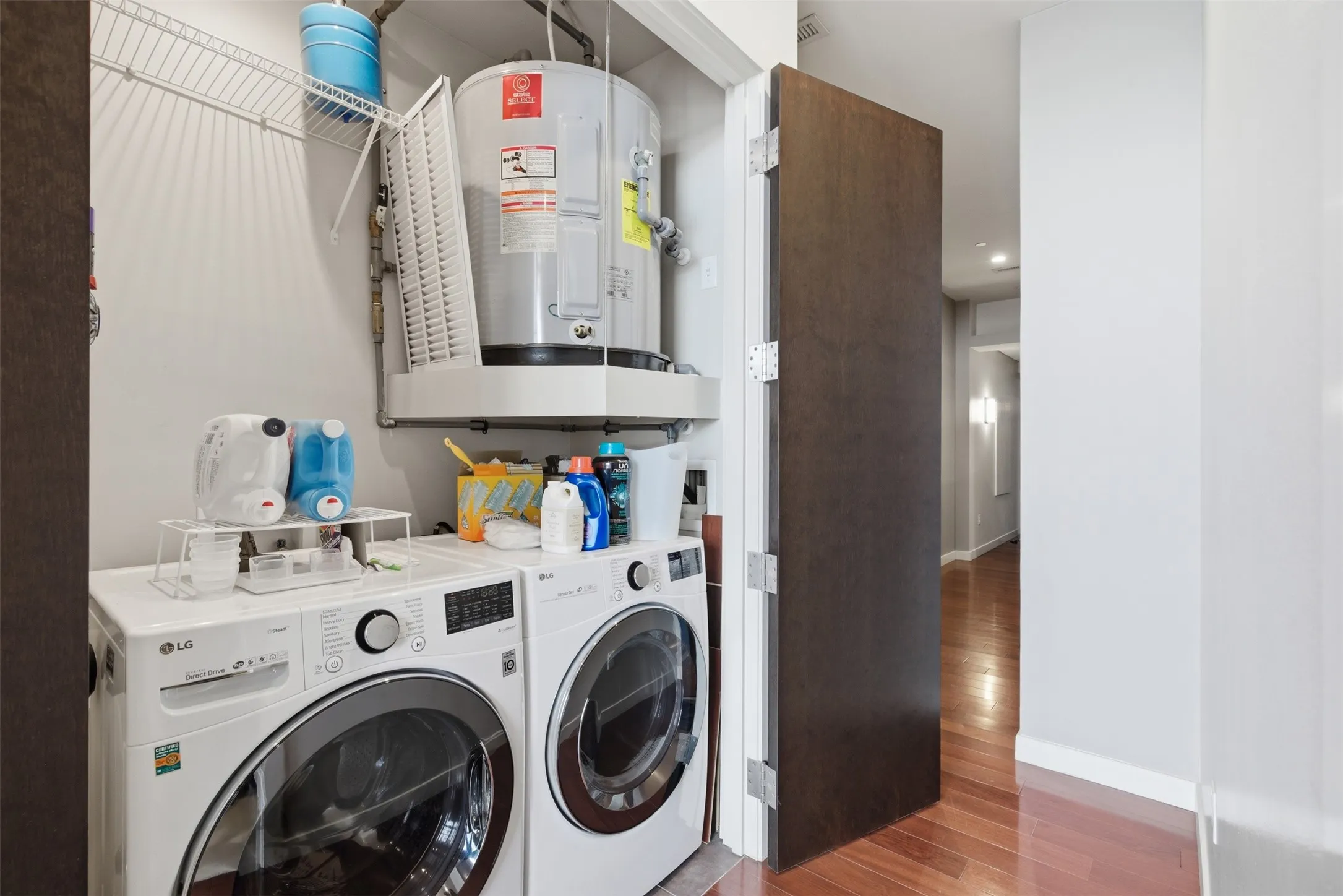 Condominium For Rent in Tarrant County , 2600 W 7th Street 2808, Fort Worth, Texas 76107, 2 Bedroom, 2 Bathroom, 2 Garage spaces, 1,263 Sqft, built in 1928, mls#21289218, Real Estate Agent in Fort Worth, Homes For Rent in Tarrant county, Homes For Rent in Fort Worth, Realtor in Fort Worth Texas, Real Estate Brokerage Independent Realty Texas, Luminita Cordes Realtor