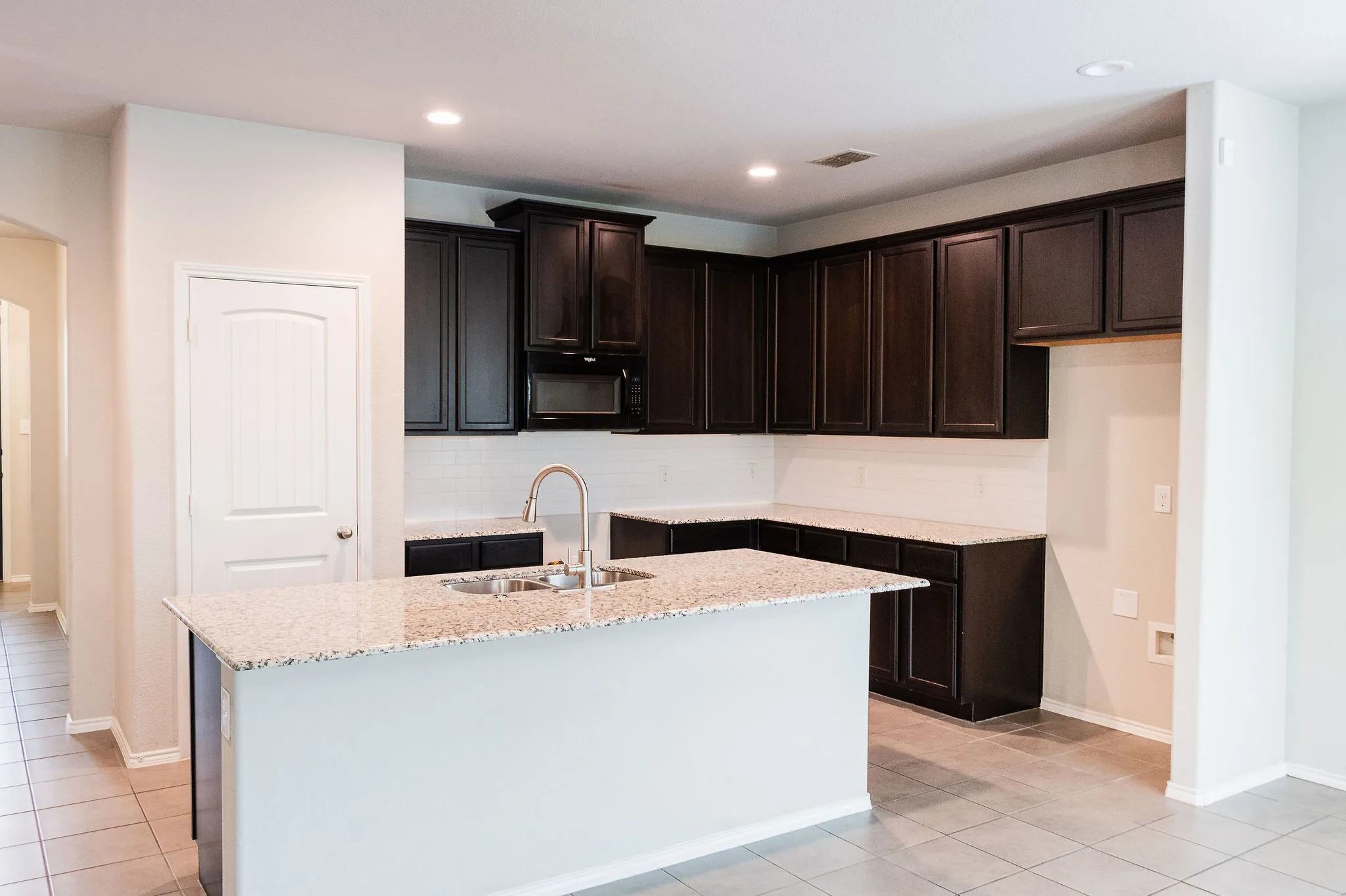 Single Family Residence For Rent in Tarrant County , 6325 Longhorn Herd Lane, Fort Worth, Texas 76123, 4 Bedroom, 3 Bathroom, 2 Garage spaces, 2,853 Sqft, built in 2019, mls#21288912, Real Estate Agent in Fort Worth, Homes For Rent in Tarrant county, Homes For Rent in Fort Worth, Realtor in Fort Worth Texas, Real Estate Brokerage Independent Realty Texas, Luminita Cordes Realtor