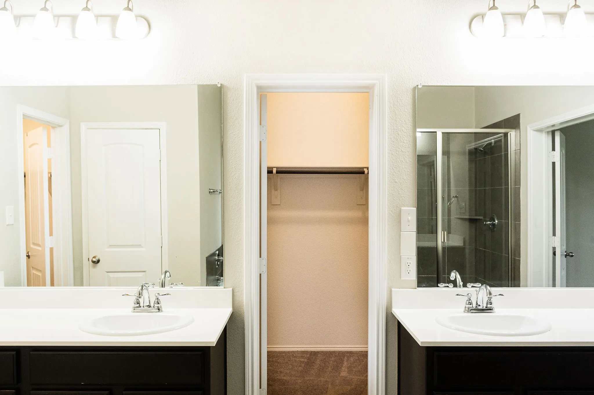 Single Family Residence For Rent in Tarrant County , 6325 Longhorn Herd Lane, Fort Worth, Texas 76123, 4 Bedroom, 3 Bathroom, 2 Garage spaces, 2,853 Sqft, built in 2019, mls#21288912, Real Estate Agent in Fort Worth, Homes For Rent in Tarrant county, Homes For Rent in Fort Worth, Realtor in Fort Worth Texas, Real Estate Brokerage Independent Realty Texas, Luminita Cordes Realtor