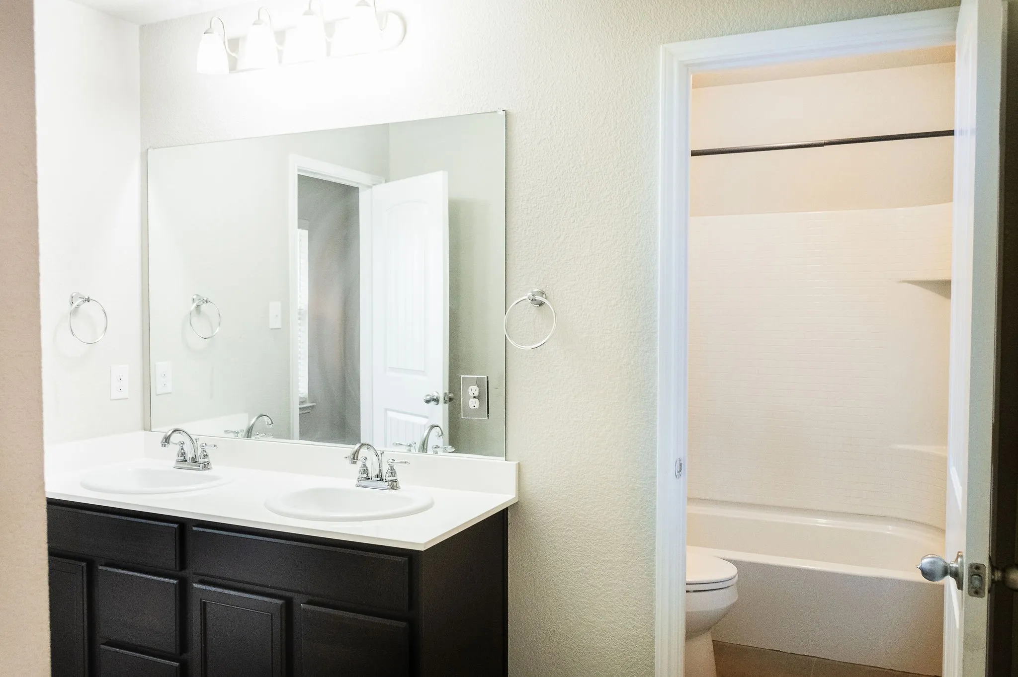 Single Family Residence For Rent in Tarrant County , 6325 Longhorn Herd Lane, Fort Worth, Texas 76123, 4 Bedroom, 3 Bathroom, 2 Garage spaces, 2,853 Sqft, built in 2019, mls#21288912, Real Estate Agent in Fort Worth, Homes For Rent in Tarrant county, Homes For Rent in Fort Worth, Realtor in Fort Worth Texas, Real Estate Brokerage Independent Realty Texas, Luminita Cordes Realtor