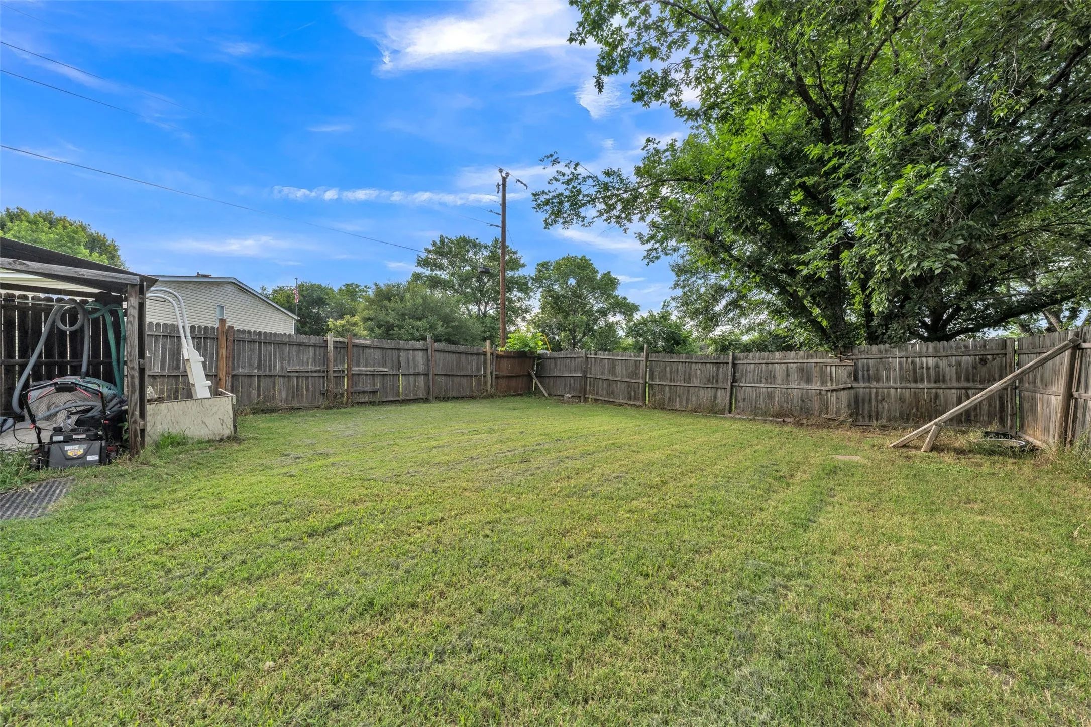 Mobile Home For Sale in Tarrant County , 1909 Coral Road, Pelican Bay, Texas 76020, 3 Bedroom, 2 Bathroom, Garage spaces, 1,152 Sqft, built in 2016, mls#21291798, Real Estate Agent in Pelican Bay, Homes For Sale in Tarrant county, Homes For Sale in Pelican Bay, Realtor in Pelican Bay Texas, Real Estate Brokerage Independent Realty Texas, Luminita Cordes Realtor