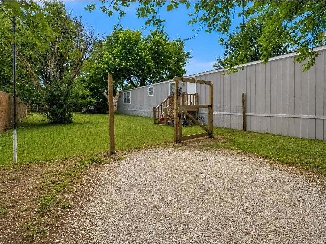 Mobile Home For Sale in Tarrant County , 1909 Coral Road, Pelican Bay, Texas 76020, 3 Bedroom, 2 Bathroom, Garage spaces, 1,152 Sqft, built in 2016, mls#21291798, Real Estate Agent in Pelican Bay, Homes For Sale in Tarrant county, Homes For Sale in Pelican Bay, Realtor in Pelican Bay Texas, Real Estate Brokerage Independent Realty Texas, Luminita Cordes Realtor