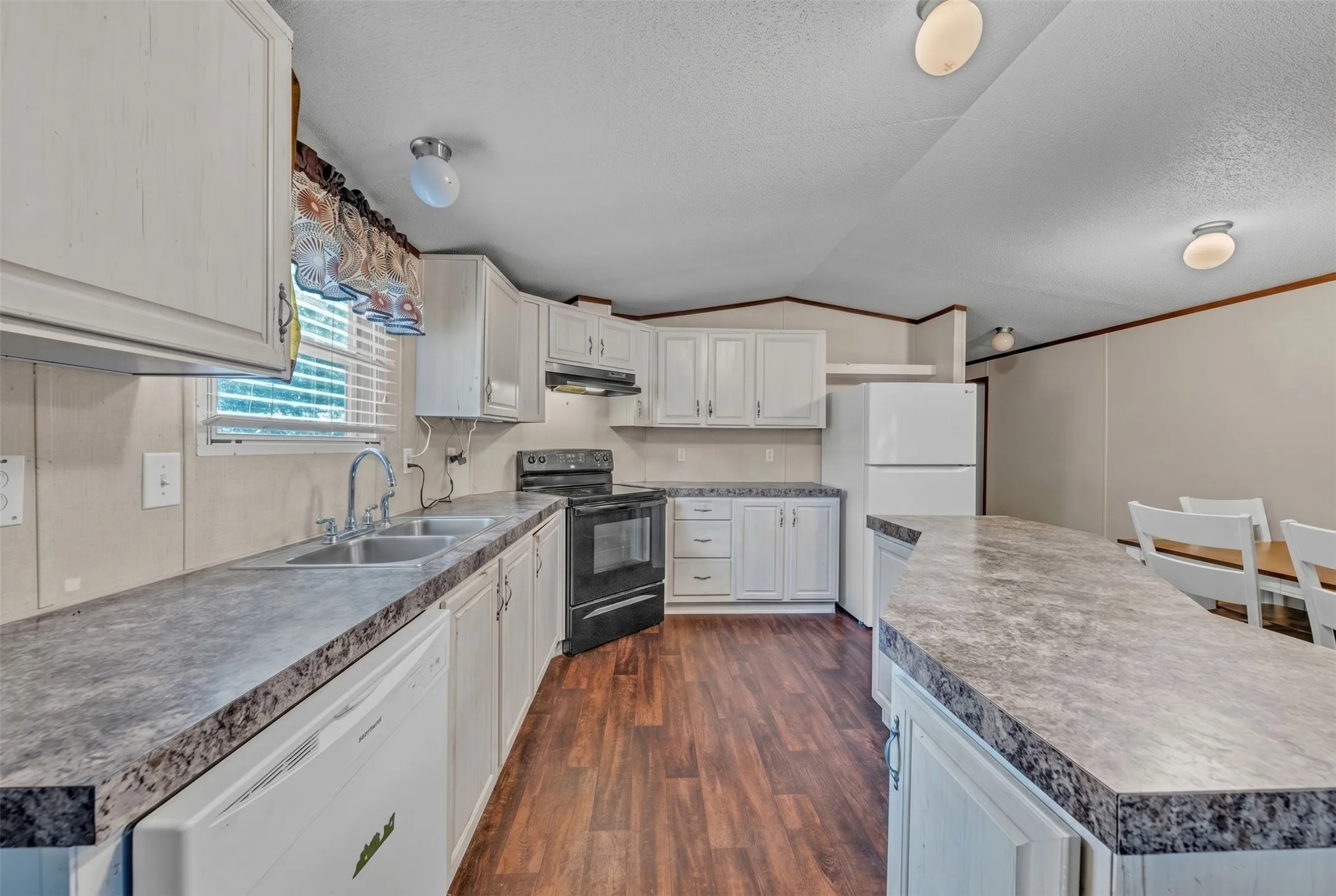Mobile Home For Sale in Tarrant County , 1909 Coral Road, Pelican Bay, Texas 76020, 3 Bedroom, 2 Bathroom, Garage spaces, 1,152 Sqft, built in 2016, mls#21291798, Real Estate Agent in Pelican Bay, Homes For Sale in Tarrant county, Homes For Sale in Pelican Bay, Realtor in Pelican Bay Texas, Real Estate Brokerage Independent Realty Texas, Luminita Cordes Realtor
