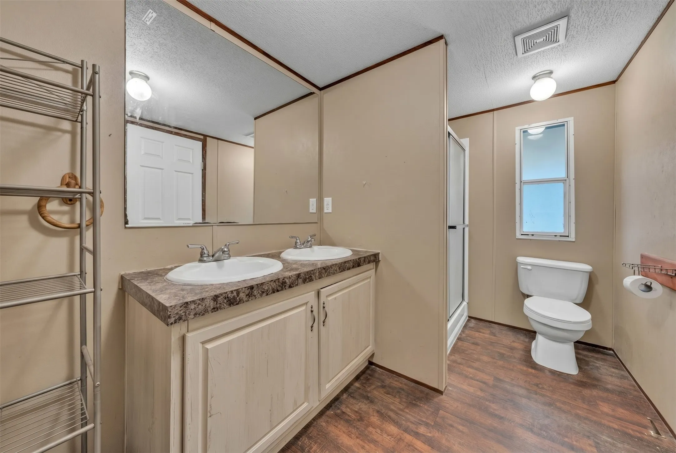 Mobile Home For Sale in Tarrant County , 1909 Coral Road, Pelican Bay, Texas 76020, 3 Bedroom, 2 Bathroom, Garage spaces, 1,152 Sqft, built in 2016, mls#21291798, Real Estate Agent in Pelican Bay, Homes For Sale in Tarrant county, Homes For Sale in Pelican Bay, Realtor in Pelican Bay Texas, Real Estate Brokerage Independent Realty Texas, Luminita Cordes Realtor