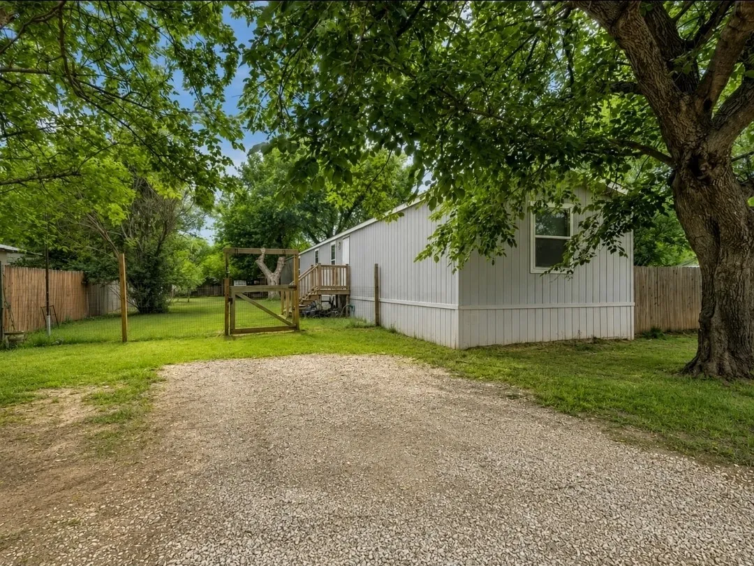Mobile Home For Sale in Tarrant County , 1909 Coral Road, Pelican Bay, Texas 76020, 3 Bedroom, 2 Bathroom, Garage spaces, 1,152 Sqft, built in 2016, mls#21291798, Real Estate Agent in Pelican Bay, Homes For Sale in Tarrant county, Homes For Sale in Pelican Bay, Realtor in Pelican Bay Texas, Real Estate Brokerage Independent Realty Texas, Luminita Cordes Realtor