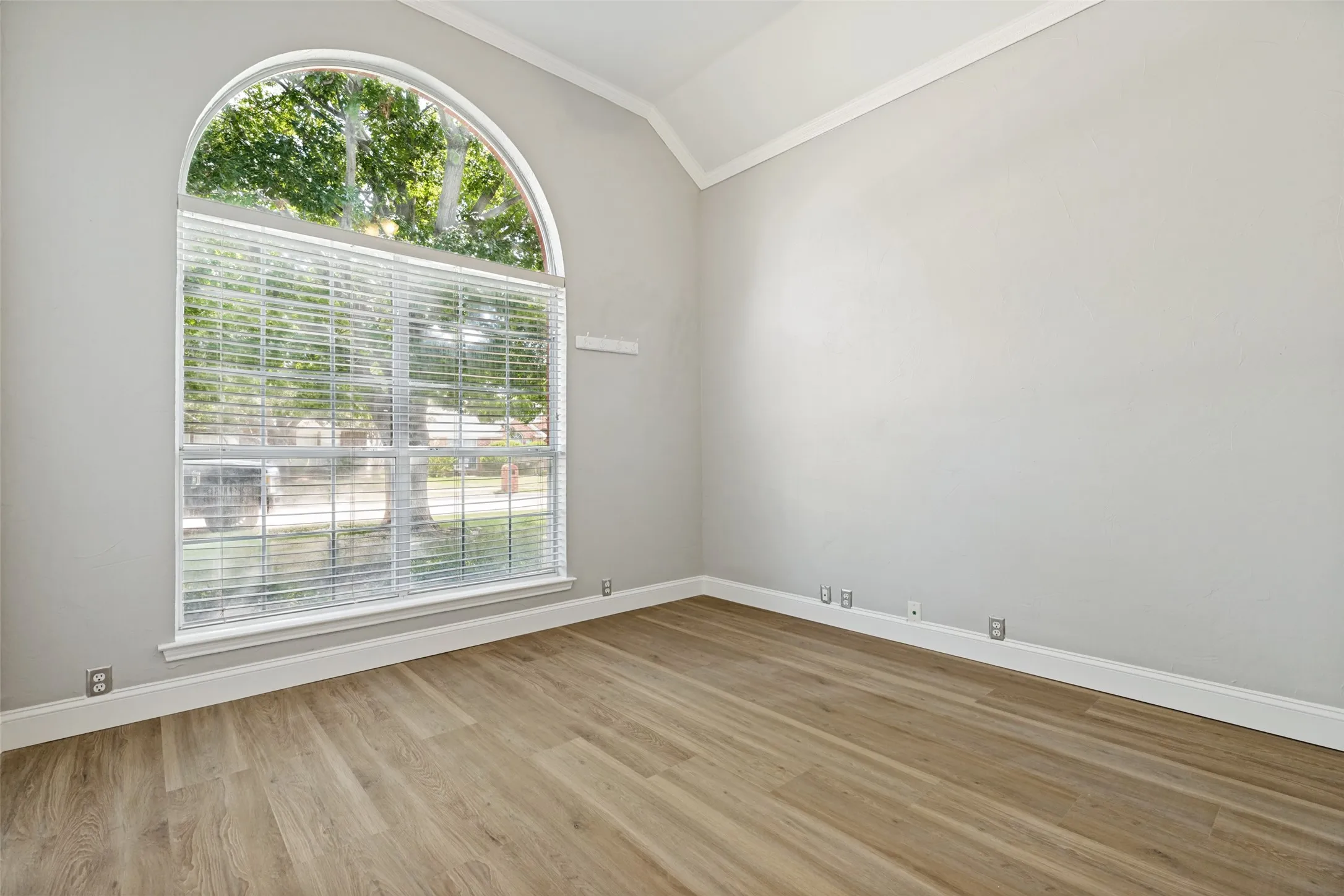 Single Family Residence For Sale in Collin County , 10518 Brandenberg Drive, Frisco, Texas 75035, 3 Bedroom, 2 Bathroom, 2 Garage spaces, 1,705 Sqft, built in 1996, mls#21291253, Real Estate Agent in Frisco, Homes For Sale in Collin county, Homes For Sale in Frisco, Realtor in Frisco Texas, Real Estate Brokerage Independent Realty Texas, Luminita Cordes Realtor