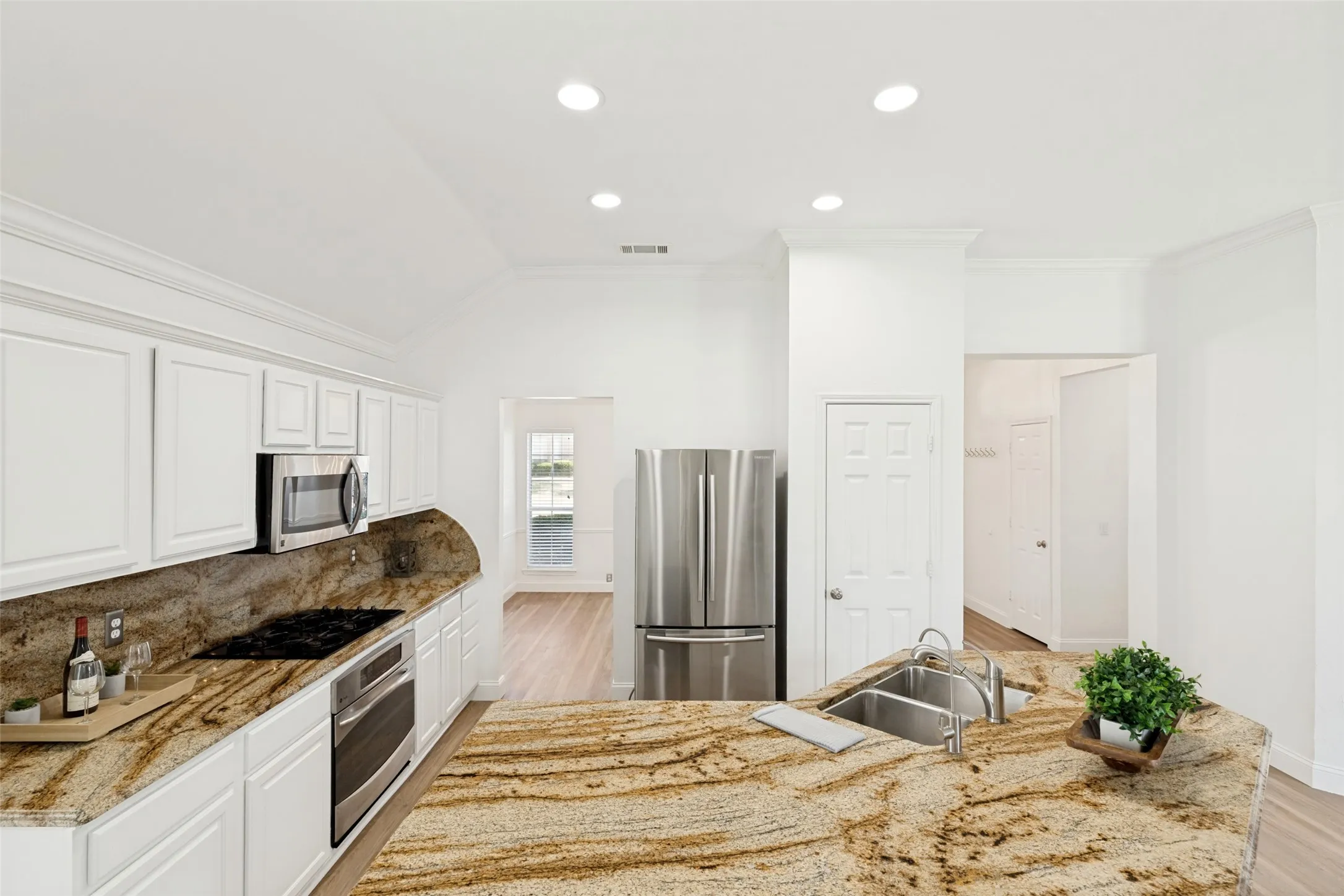 Single Family Residence For Sale in Collin County , 10518 Brandenberg Drive, Frisco, Texas 75035, 3 Bedroom, 2 Bathroom, 2 Garage spaces, 1,705 Sqft, built in 1996, mls#21291253, Real Estate Agent in Frisco, Homes For Sale in Collin county, Homes For Sale in Frisco, Realtor in Frisco Texas, Real Estate Brokerage Independent Realty Texas, Luminita Cordes Realtor
