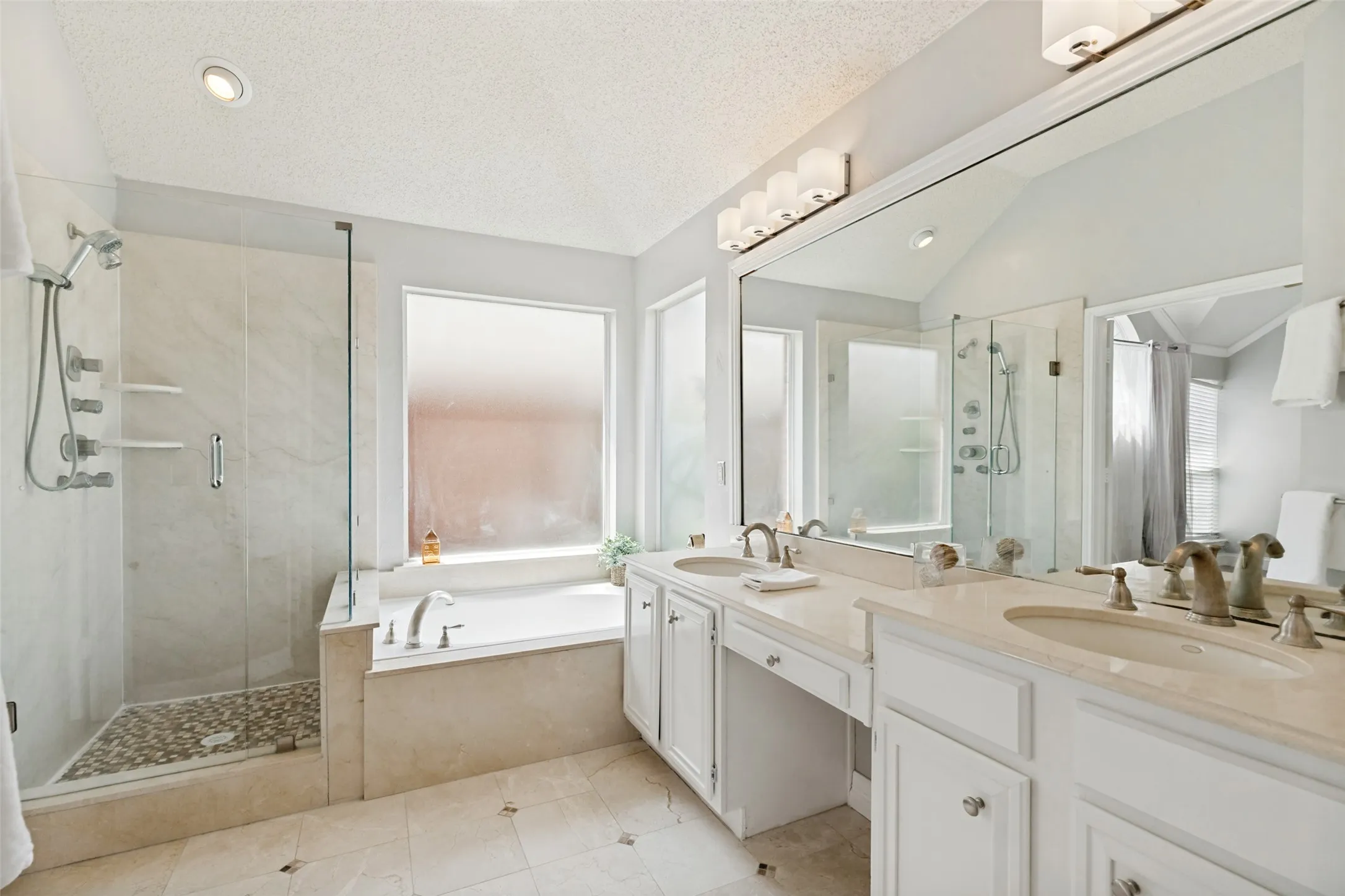 Single Family Residence For Sale in Collin County , 10518 Brandenberg Drive, Frisco, Texas 75035, 3 Bedroom, 2 Bathroom, 2 Garage spaces, 1,705 Sqft, built in 1996, mls#21291253, Real Estate Agent in Frisco, Homes For Sale in Collin county, Homes For Sale in Frisco, Realtor in Frisco Texas, Real Estate Brokerage Independent Realty Texas, Luminita Cordes Realtor
