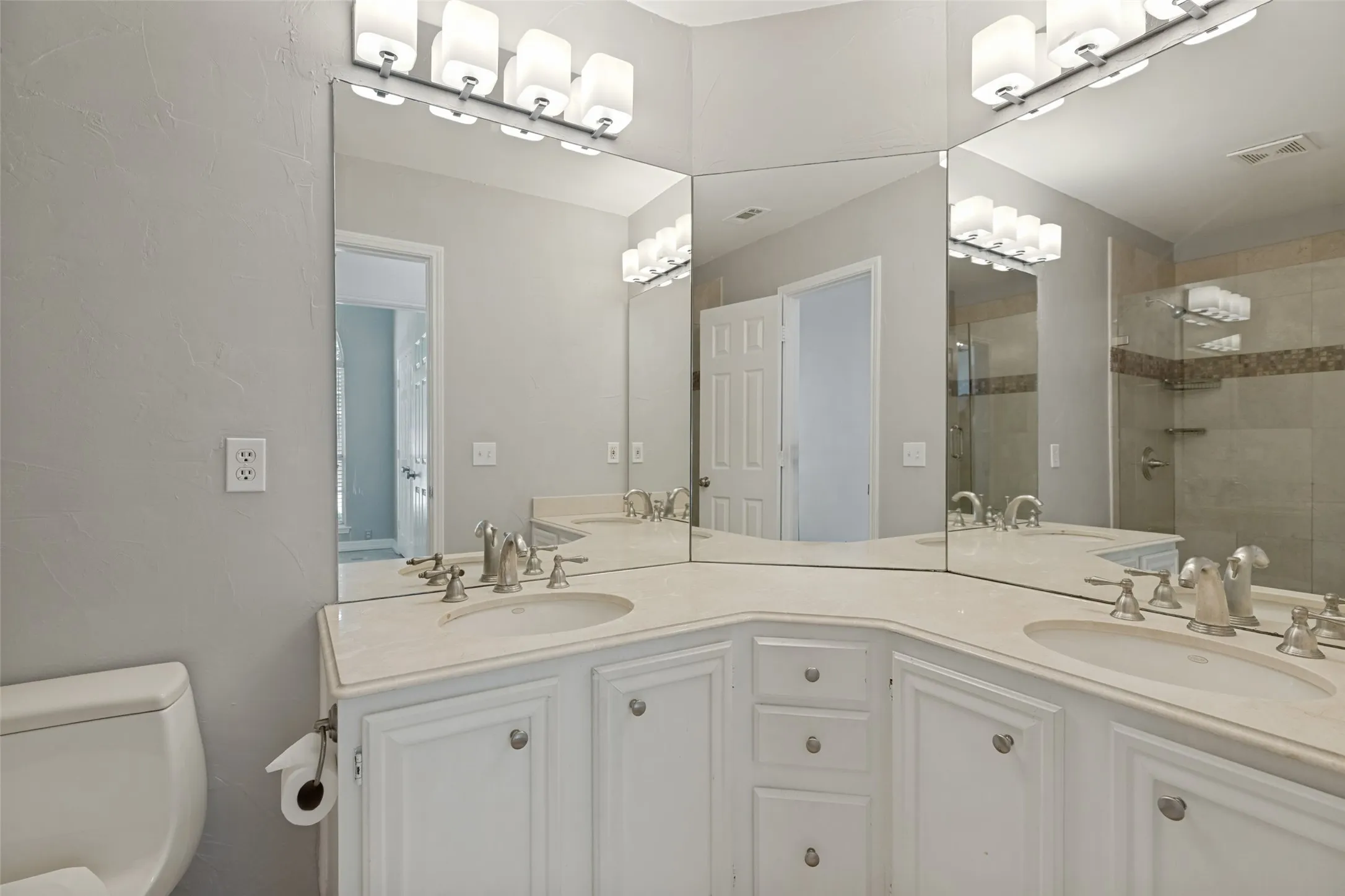 Single Family Residence For Sale in Collin County , 10518 Brandenberg Drive, Frisco, Texas 75035, 3 Bedroom, 2 Bathroom, 2 Garage spaces, 1,705 Sqft, built in 1996, mls#21291253, Real Estate Agent in Frisco, Homes For Sale in Collin county, Homes For Sale in Frisco, Realtor in Frisco Texas, Real Estate Brokerage Independent Realty Texas, Luminita Cordes Realtor