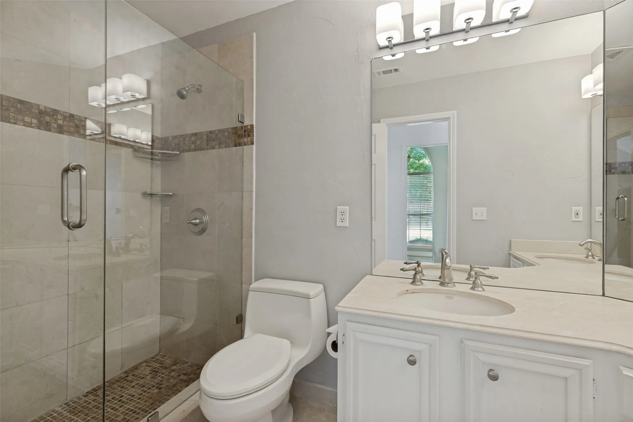 Single Family Residence For Sale in Collin County , 10518 Brandenberg Drive, Frisco, Texas 75035, 3 Bedroom, 2 Bathroom, 2 Garage spaces, 1,705 Sqft, built in 1996, mls#21291253, Real Estate Agent in Frisco, Homes For Sale in Collin county, Homes For Sale in Frisco, Realtor in Frisco Texas, Real Estate Brokerage Independent Realty Texas, Luminita Cordes Realtor