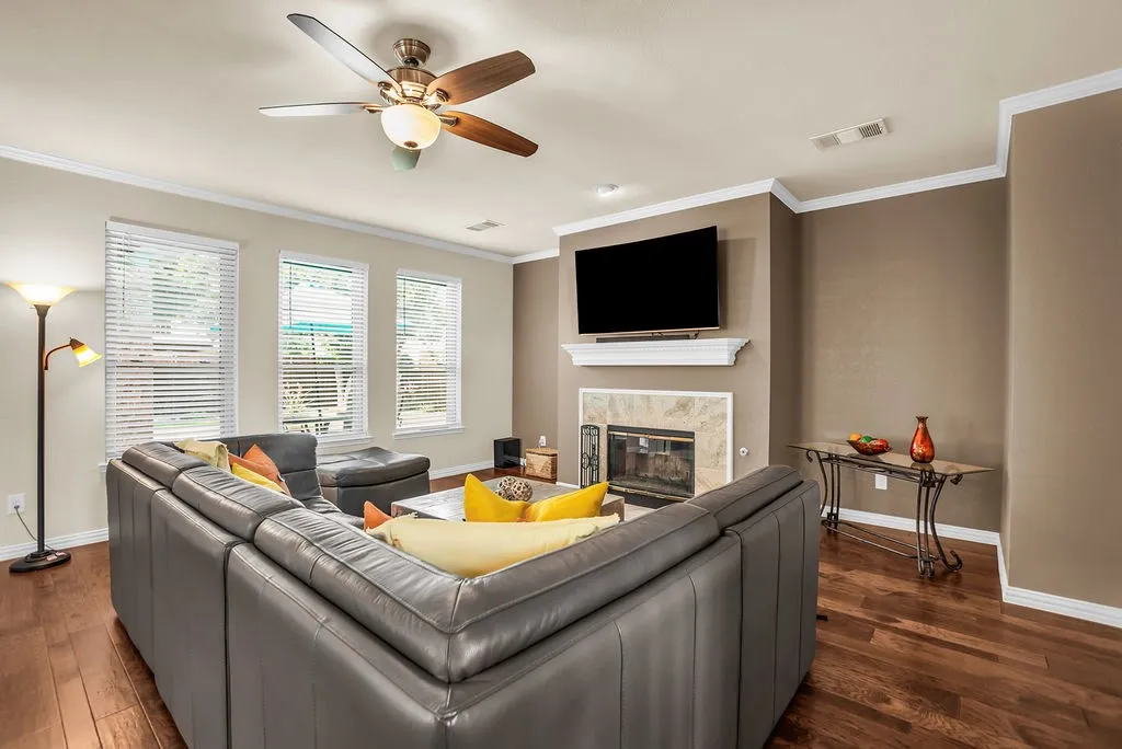 Single Family Residence For Sale in Collin County , 5700 White Pine Drive, Mc Kinney, Texas 75070, 4 Bedroom, 3 Bathroom, 3 Garage spaces, 3,002 Sqft, built in 2000, mls#21279465, Real Estate Agent in Mc Kinney, Homes For Sale in Collin county, Homes For Sale in Mc Kinney, Realtor in Mc Kinney Texas, Real Estate Brokerage Independent Realty Texas, Luminita Cordes Realtor