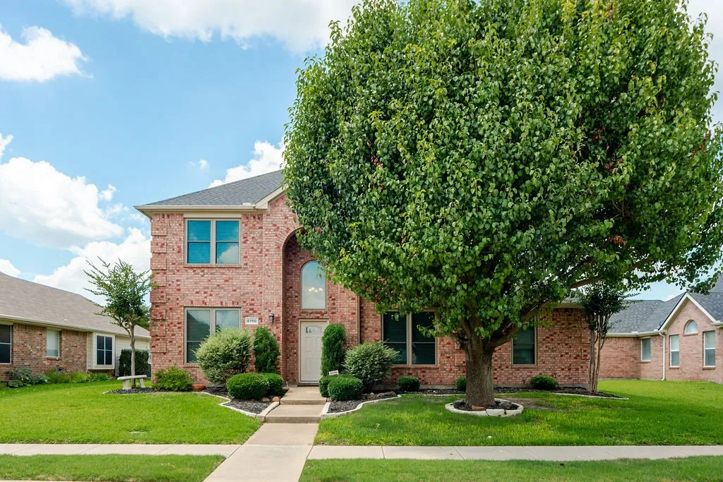 Single Family Residence For Sale in Collin County , 5700 White Pine Drive, Mc Kinney, Texas 75070, 4 Bedroom, 3 Bathroom, 3 Garage spaces, 3,002 Sqft, built in 2000, mls#21279465, Real Estate Agent in Mc Kinney, Homes For Sale in Collin county, Homes For Sale in Mc Kinney, Realtor in Mc Kinney Texas, Real Estate Brokerage Independent Realty Texas, Luminita Cordes Realtor